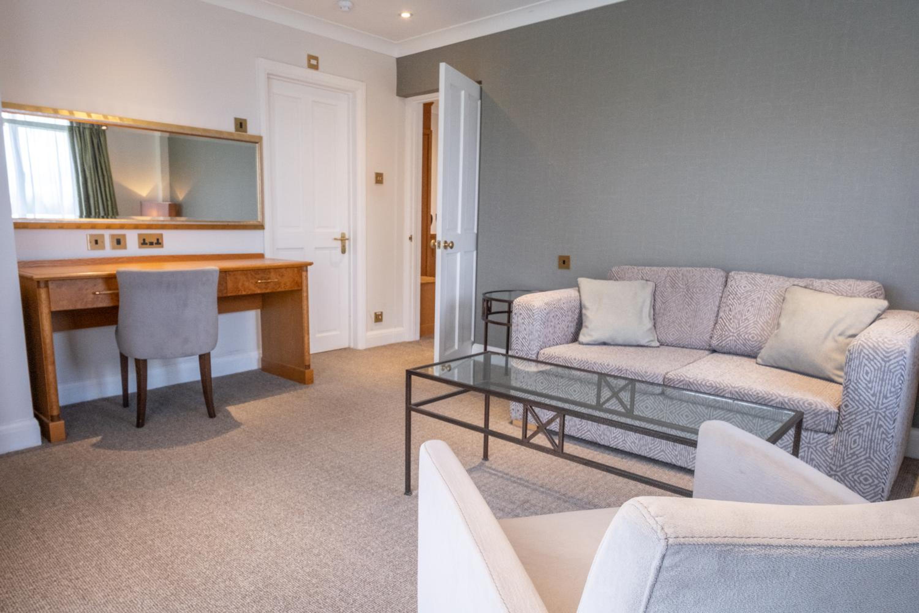 Suite (2 Adults) - Photo 2