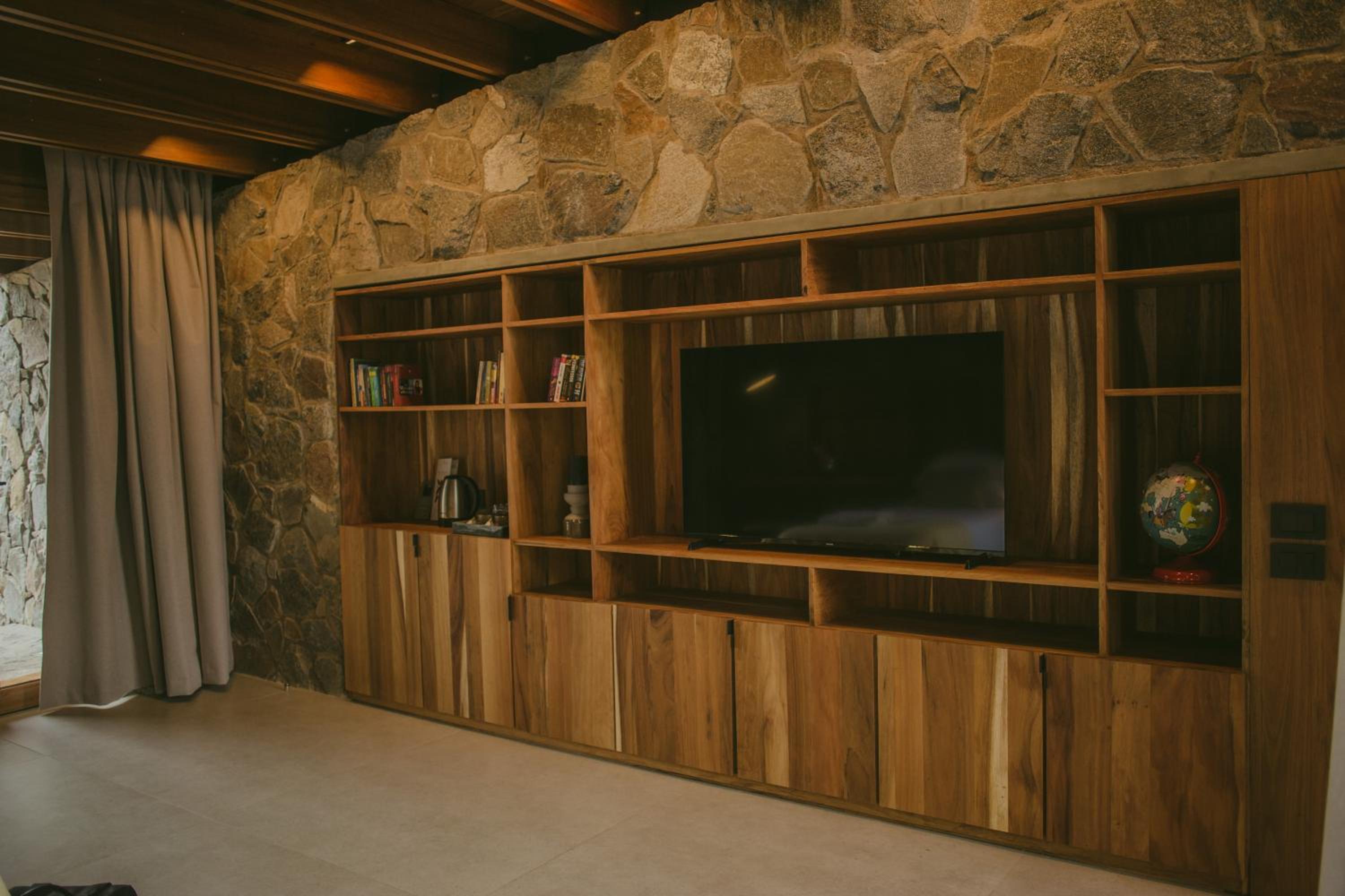 Double or Twin Room with Lake View photo 2