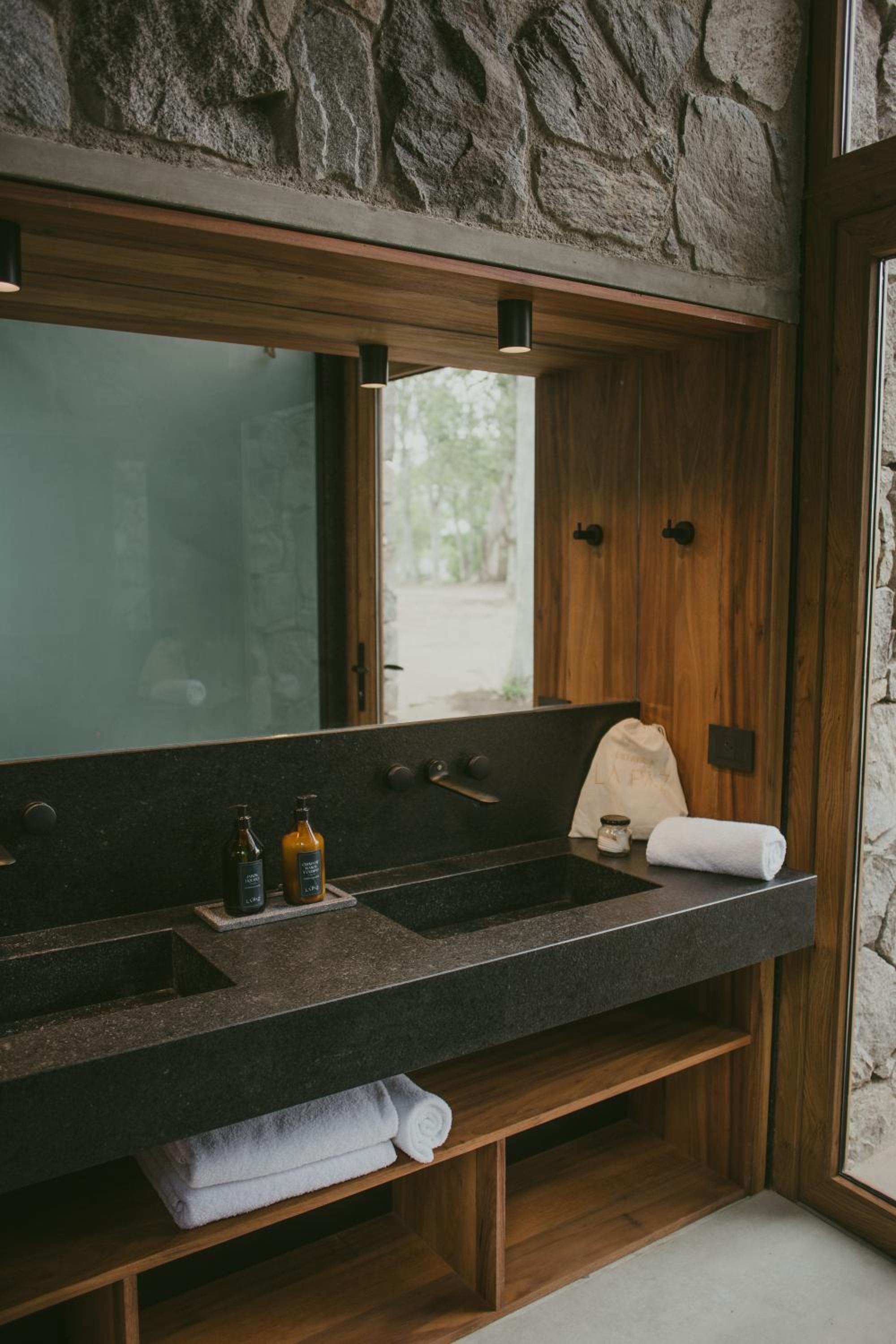 Double or Twin Room with Lake View photo 3