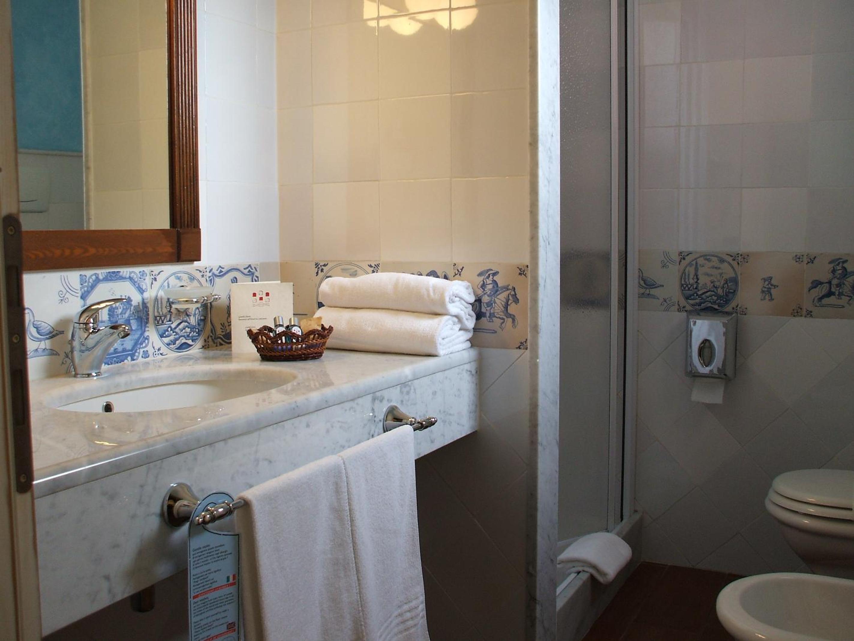 Twin Room - Photo 2