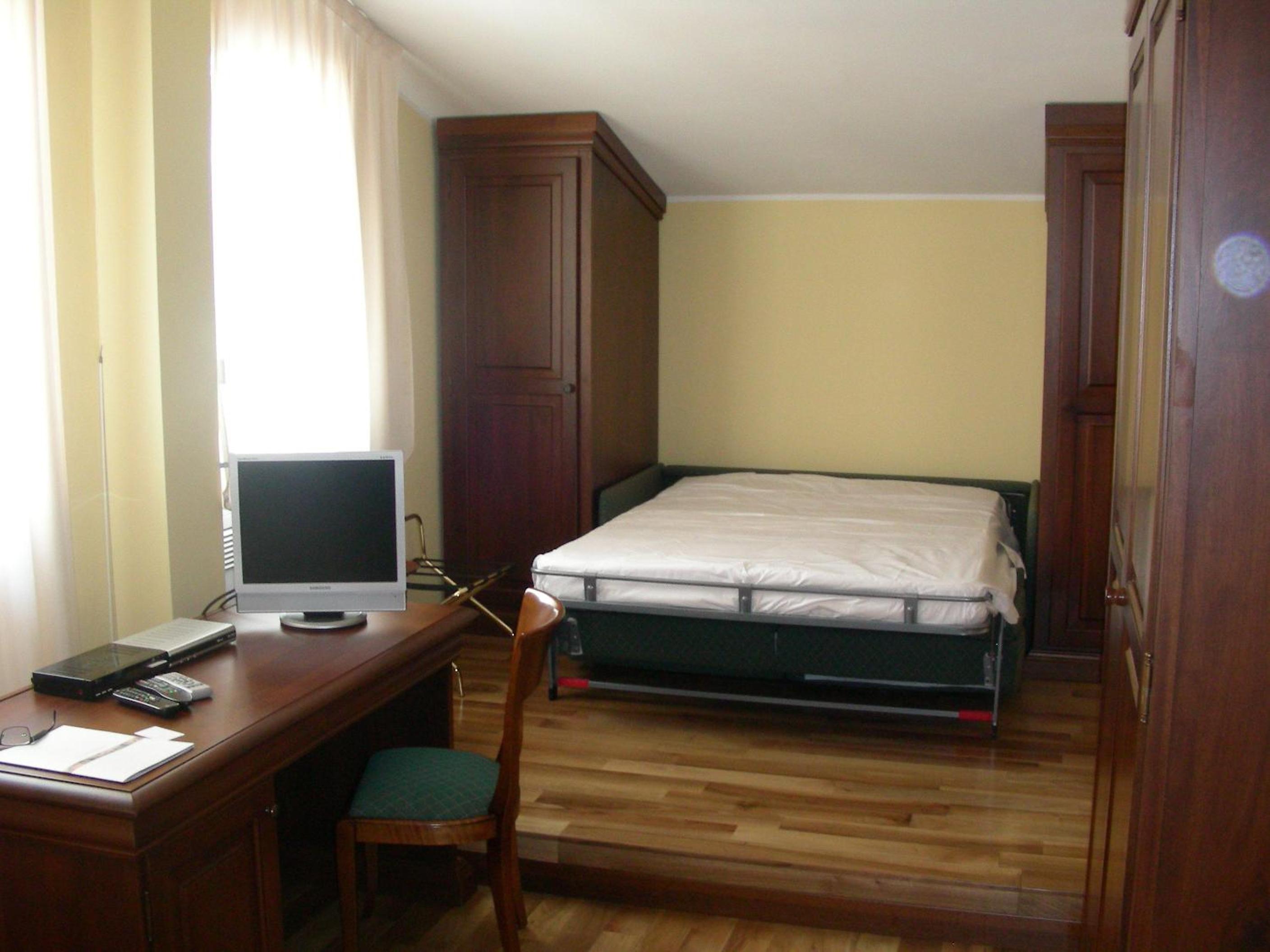 Family Room photo 2