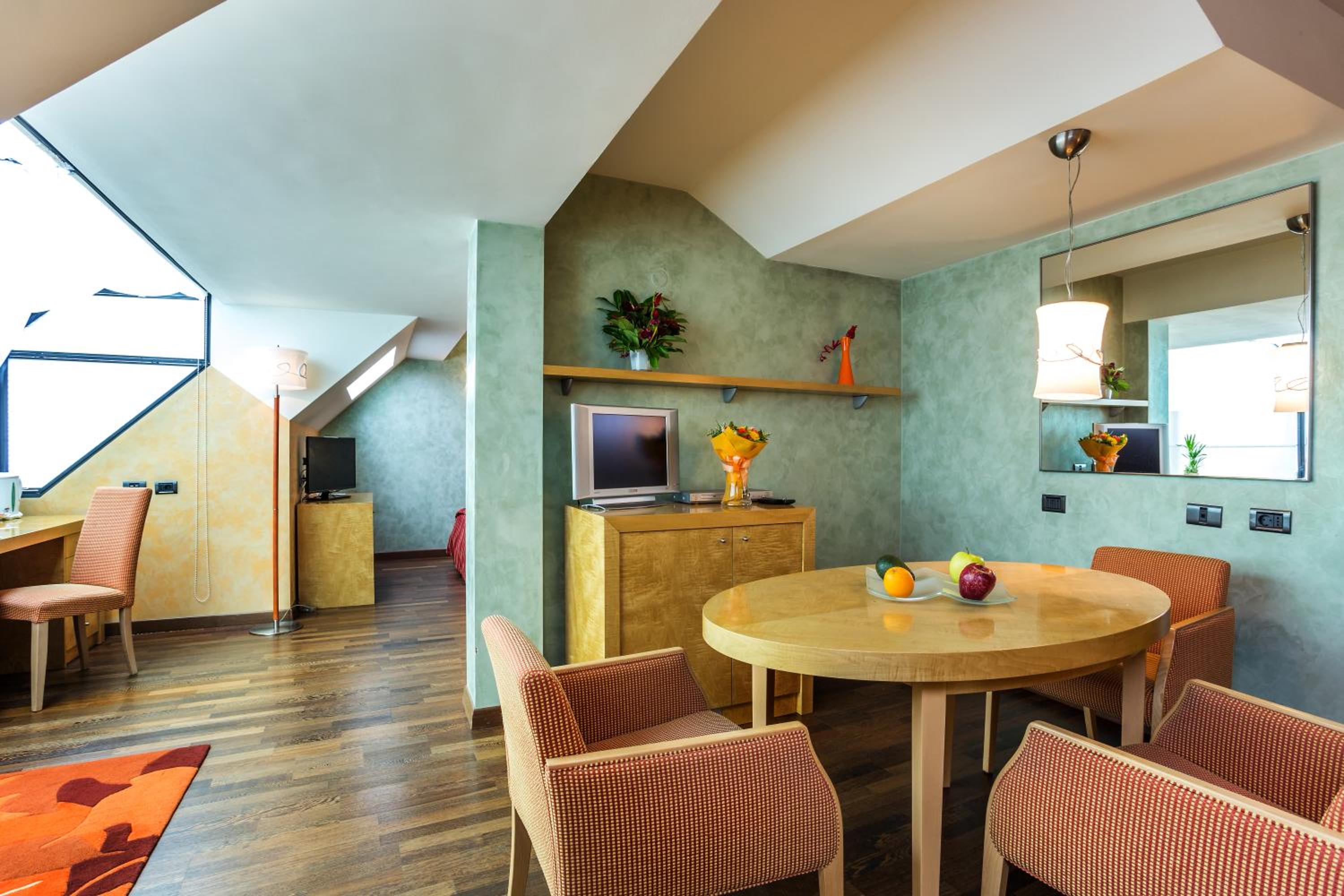 Suite - Photo 7