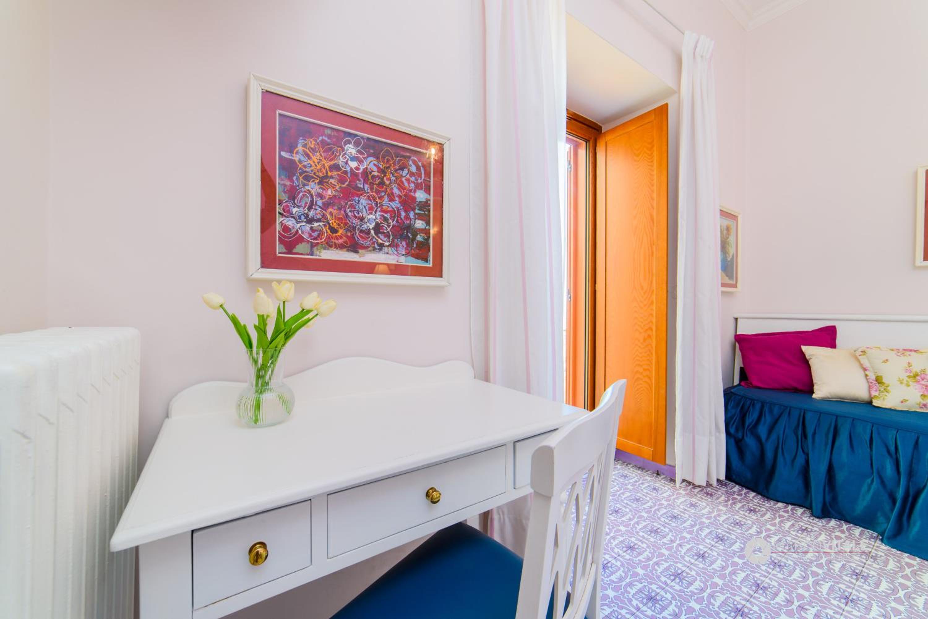 Double or Twin Room with Partial Sea View - Photo 8