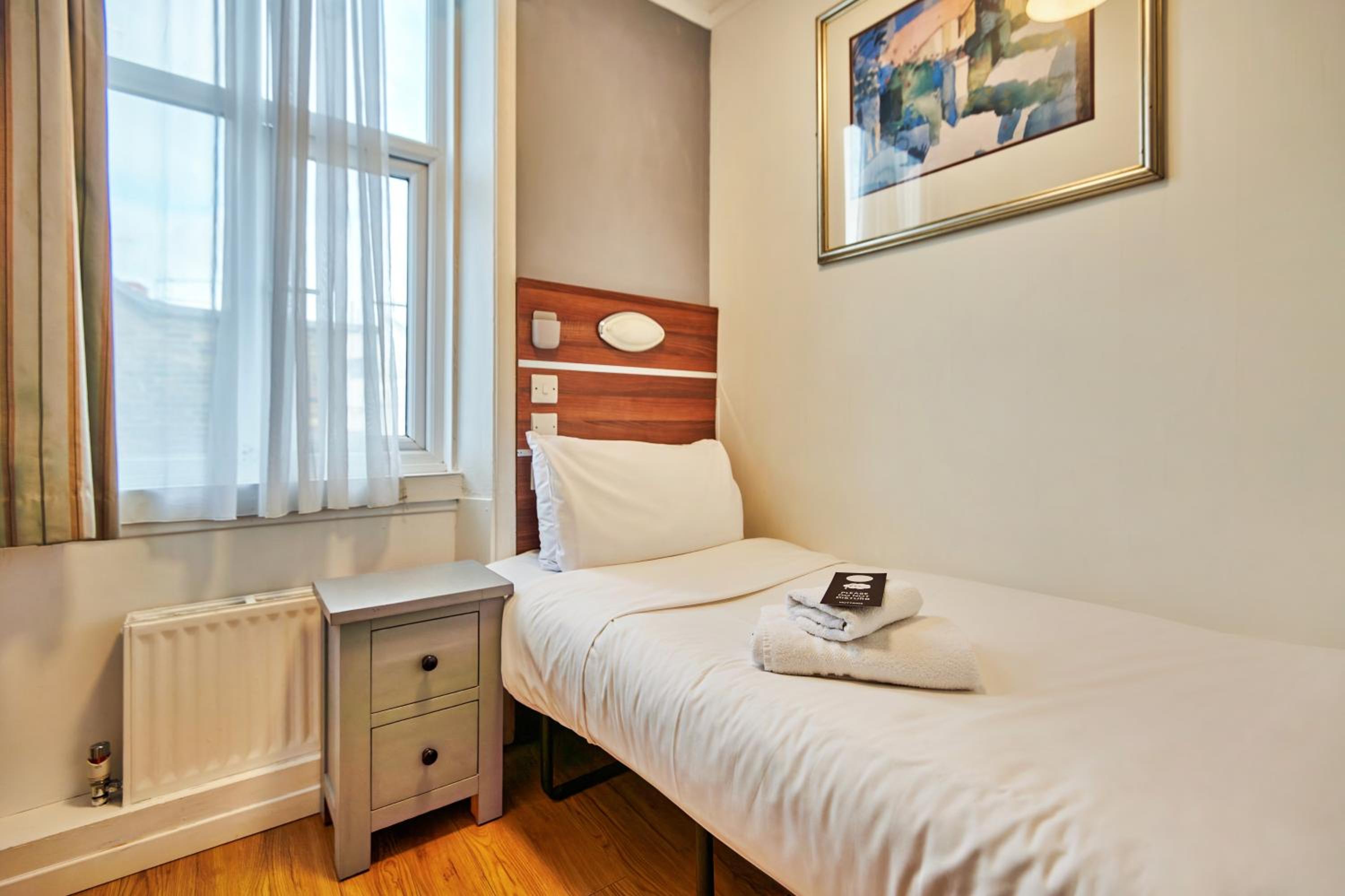 Single Room photo 3