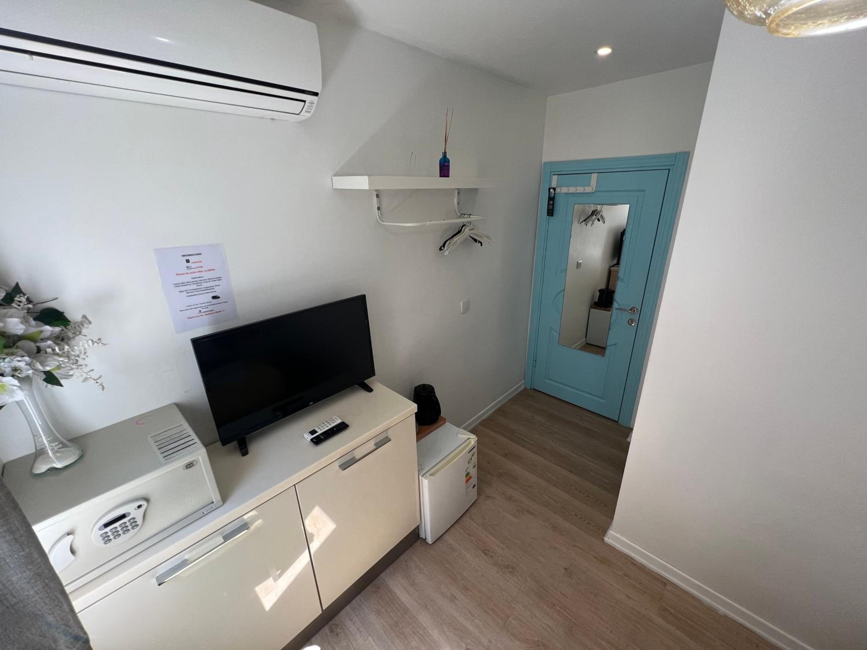 Double Room with Private Bathroom photo 2