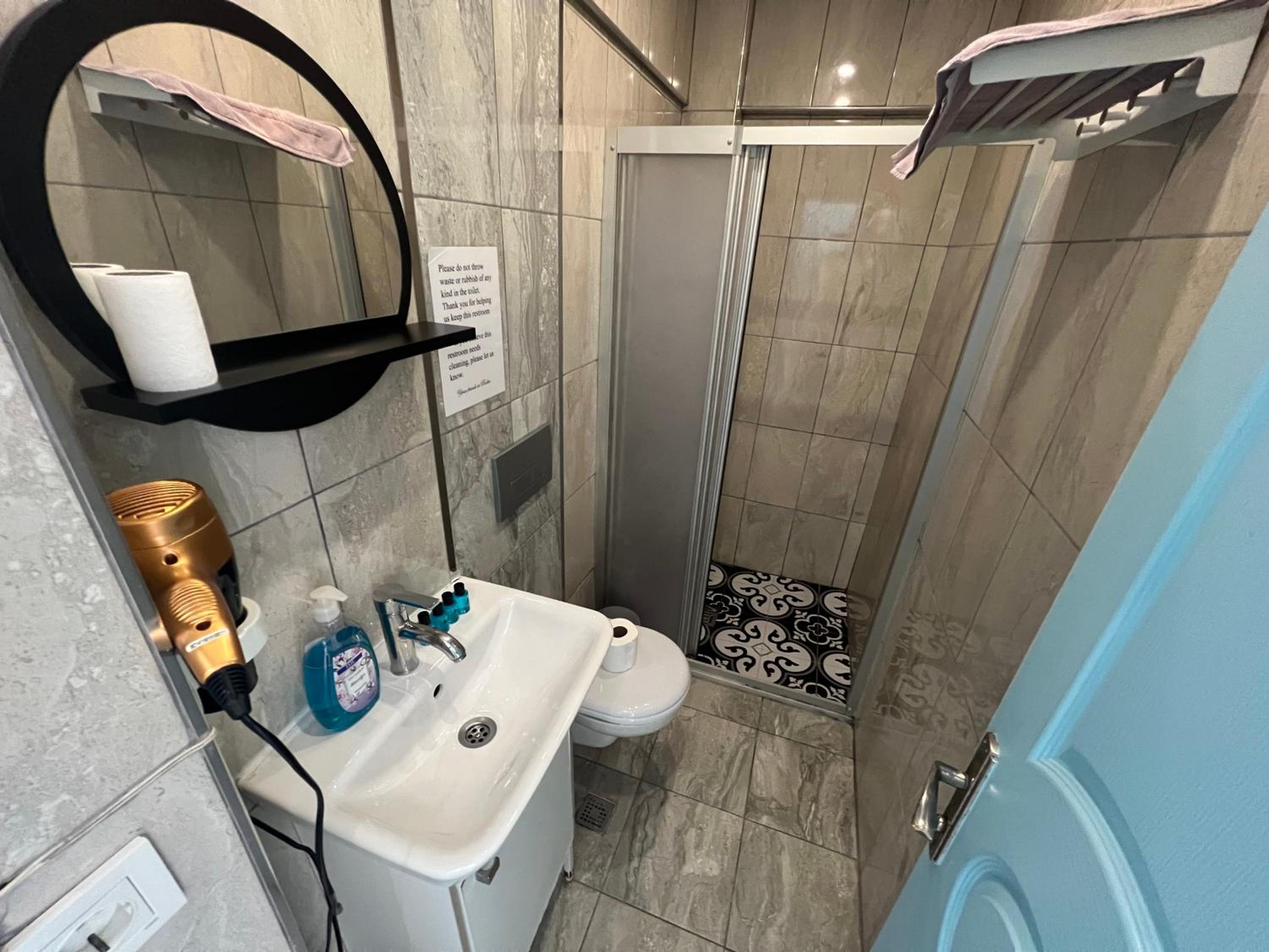 Double Room with Private Bathroom photo 3