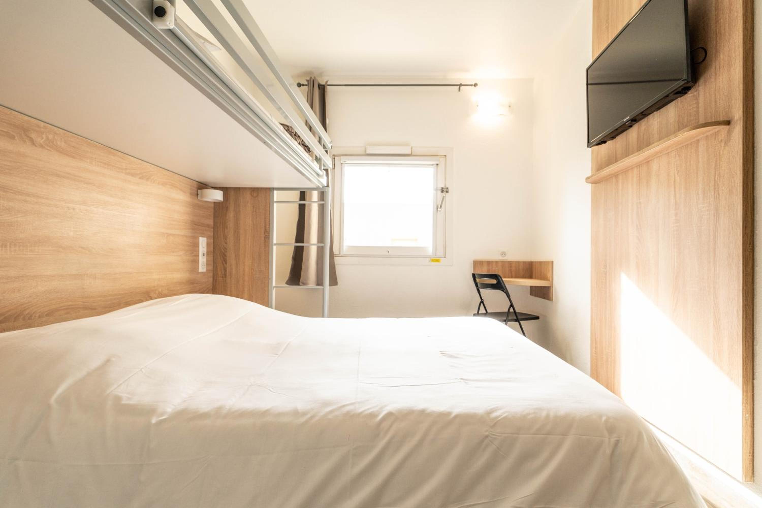 Triple Room with Private Bathroom - Photo 1