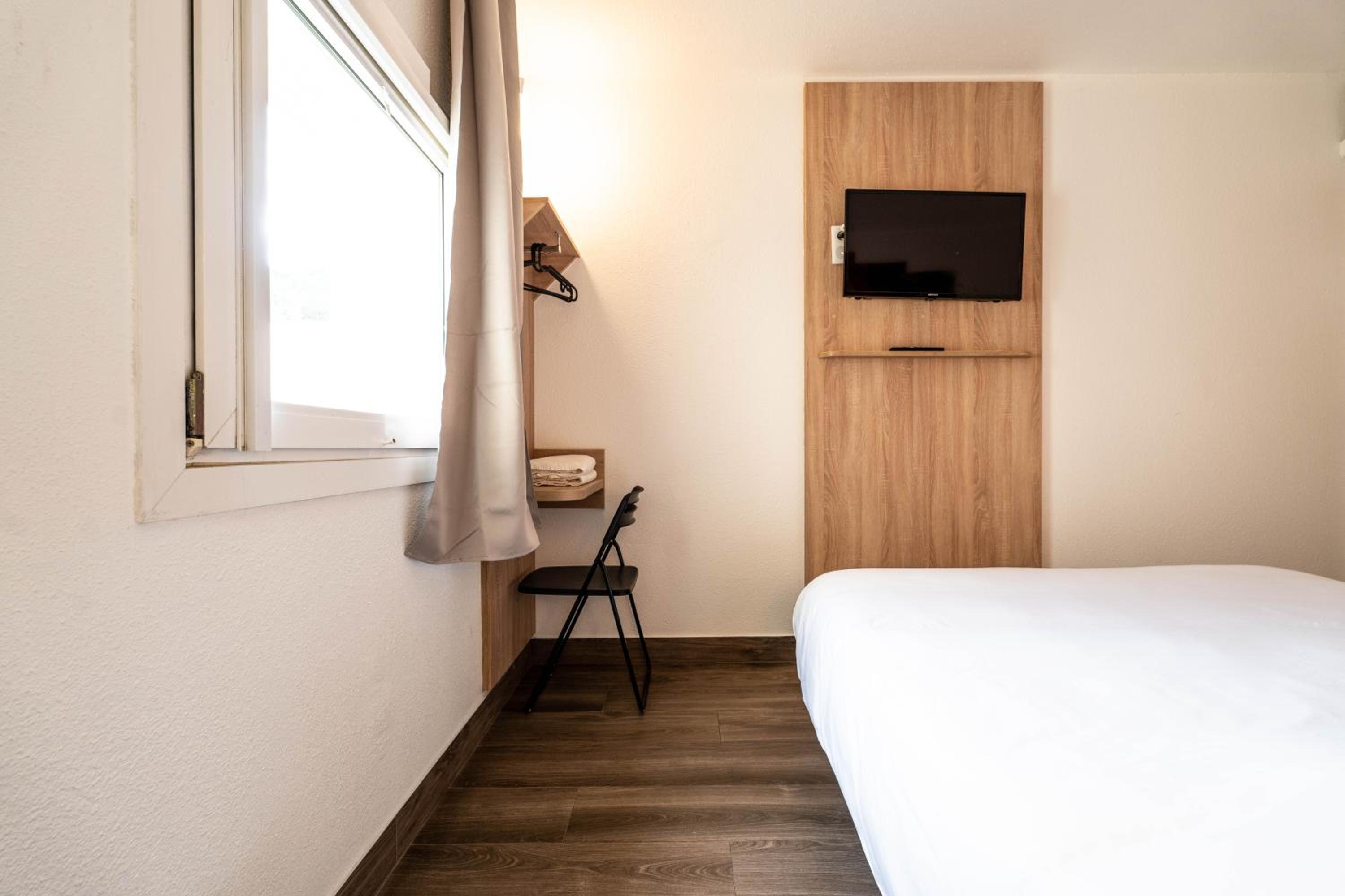 Double Room with Private Bathroom - Photo 8