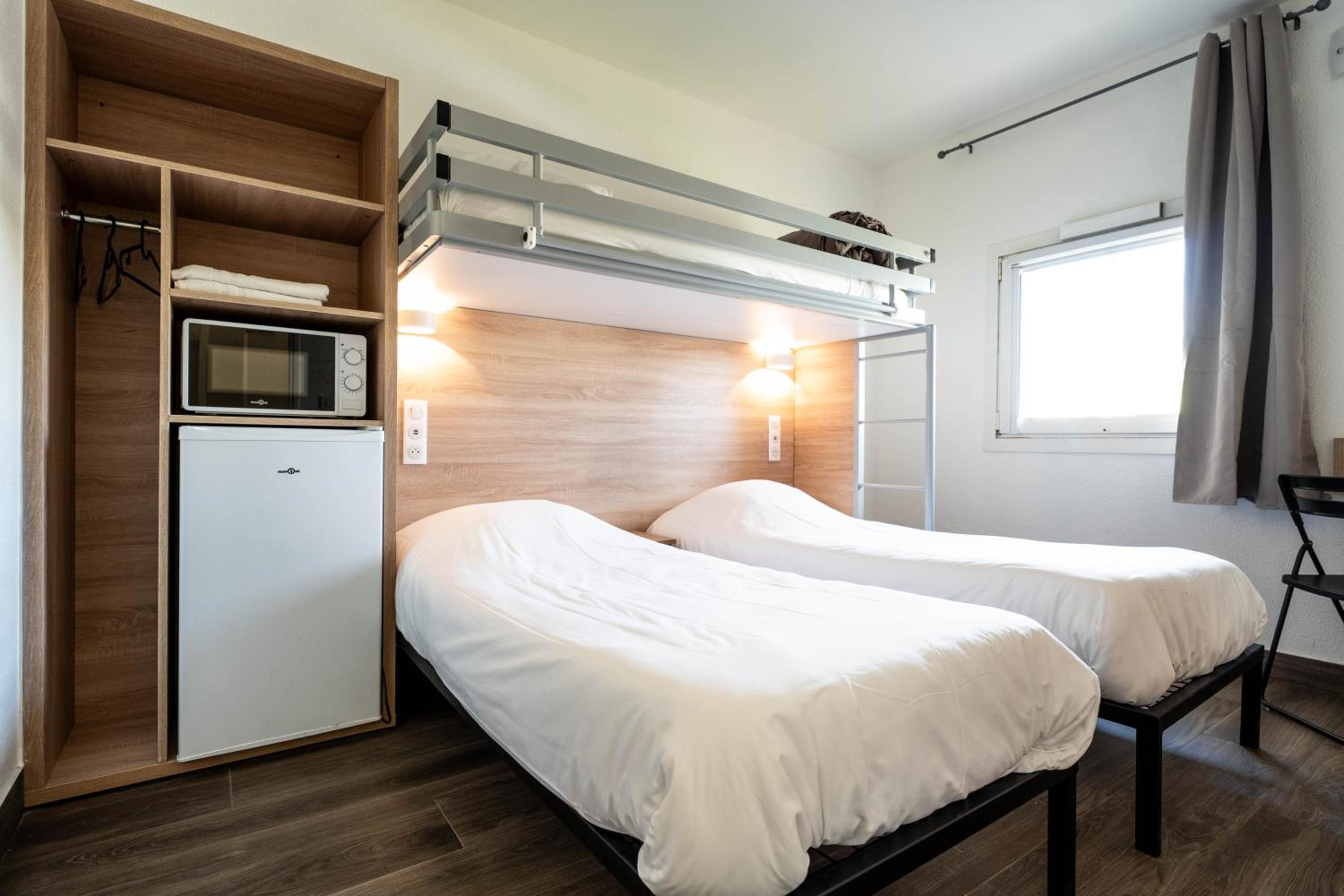 Triple Room with Private Bathroom - Photo 5