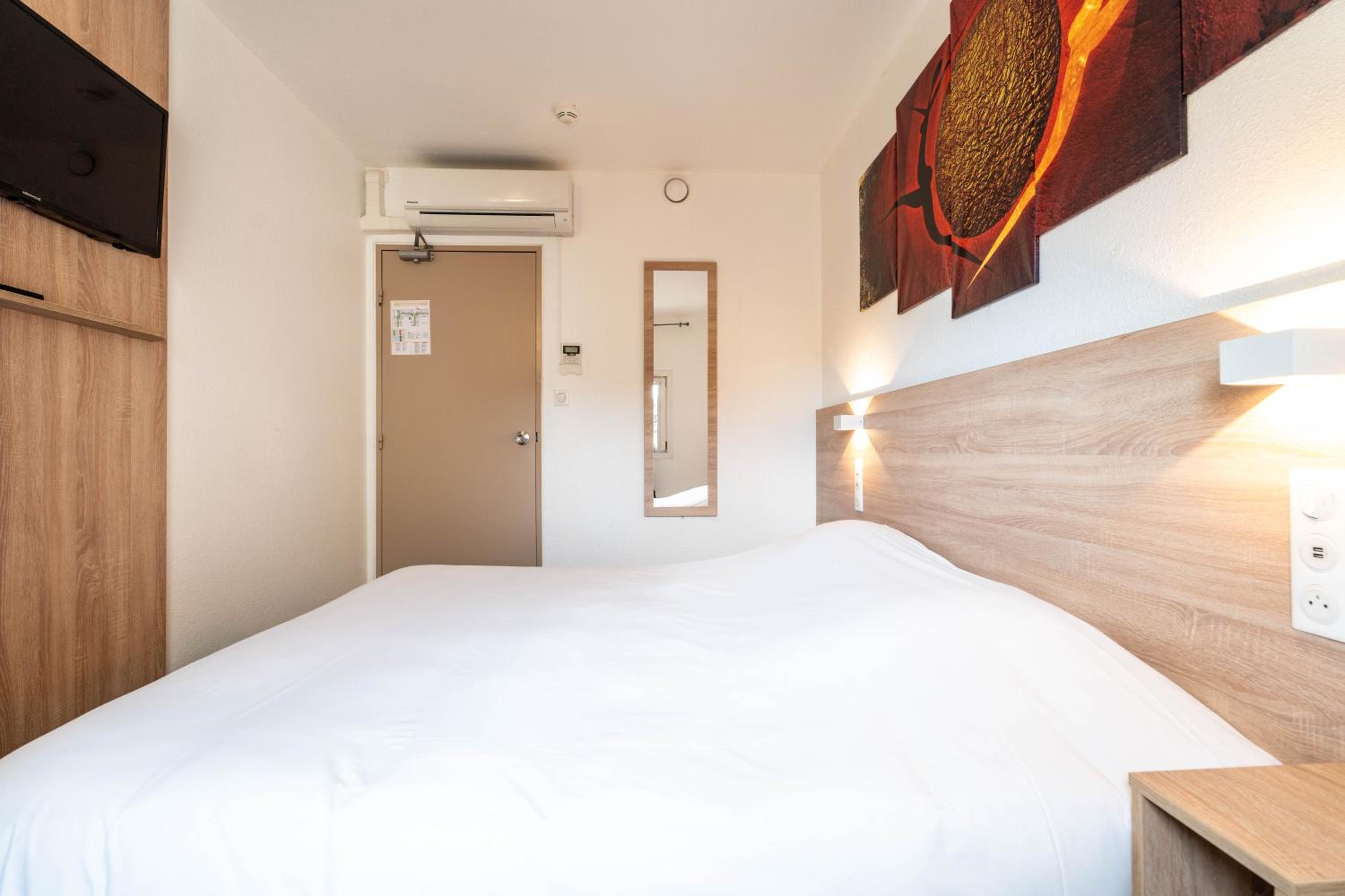 Double Room with Private Bathroom - Photo 7