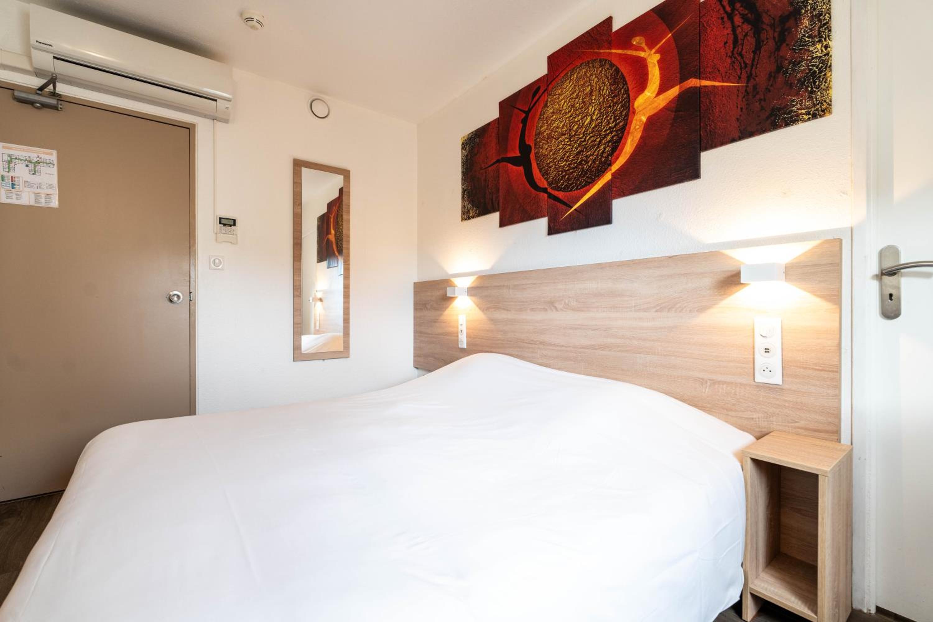 Double Room with Private Bathroom - Photo 6