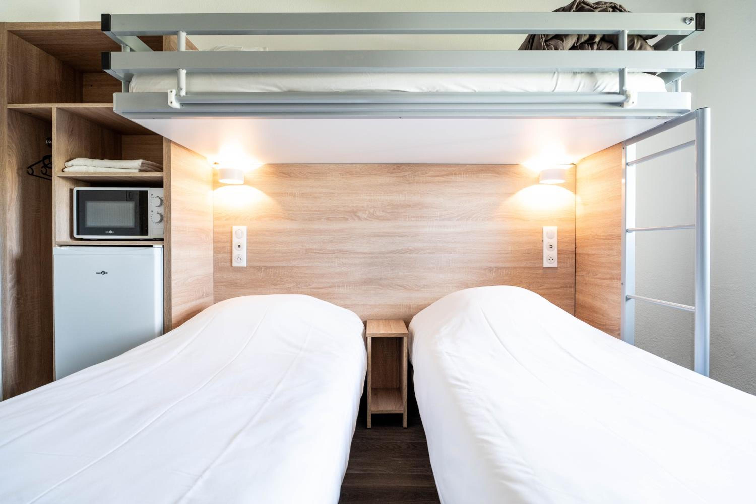 Triple Room with Private Bathroom - Photo 6
