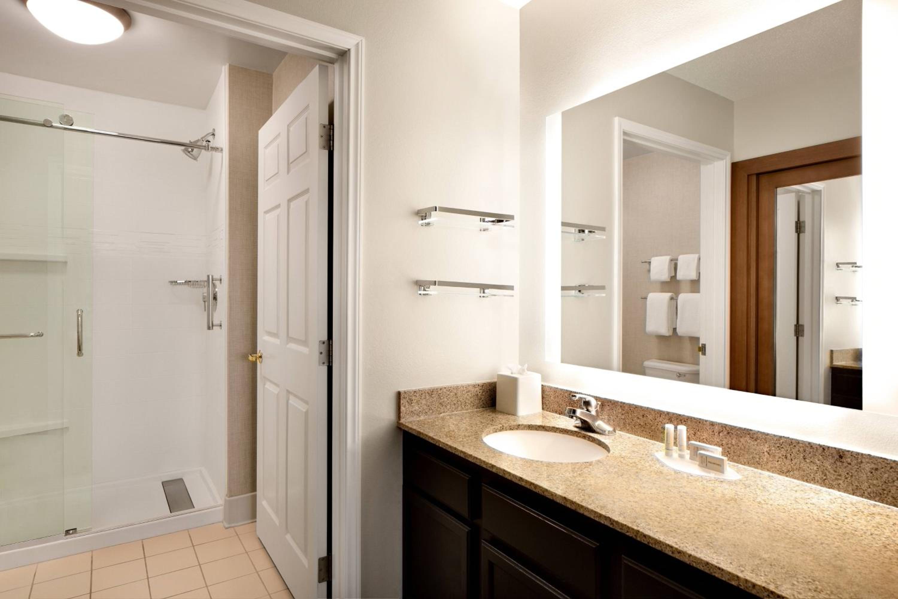 Two-Bedroom Suite photo 3