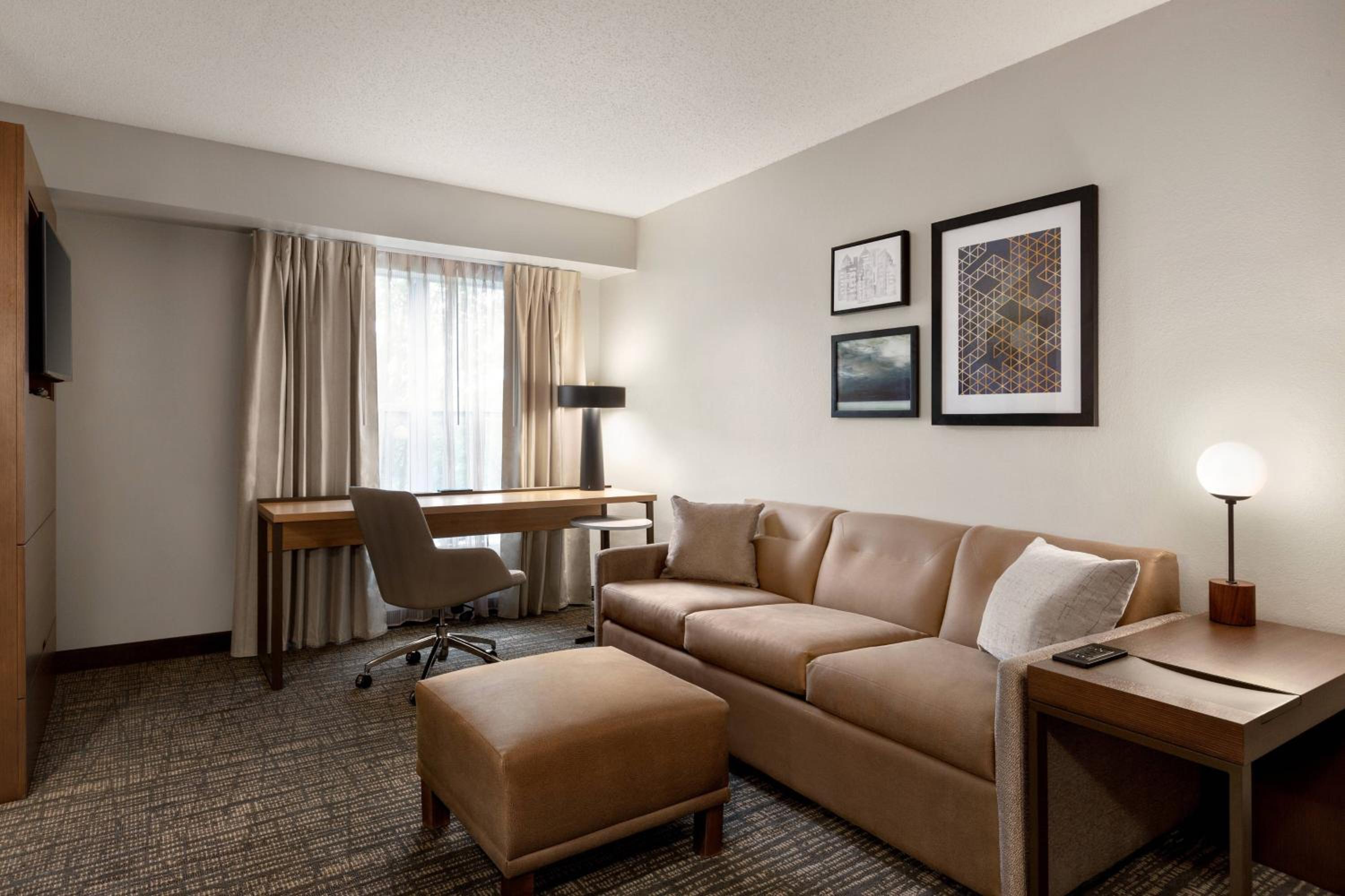 One-Bedroom Queen Suite with Sofa Bed photo 1