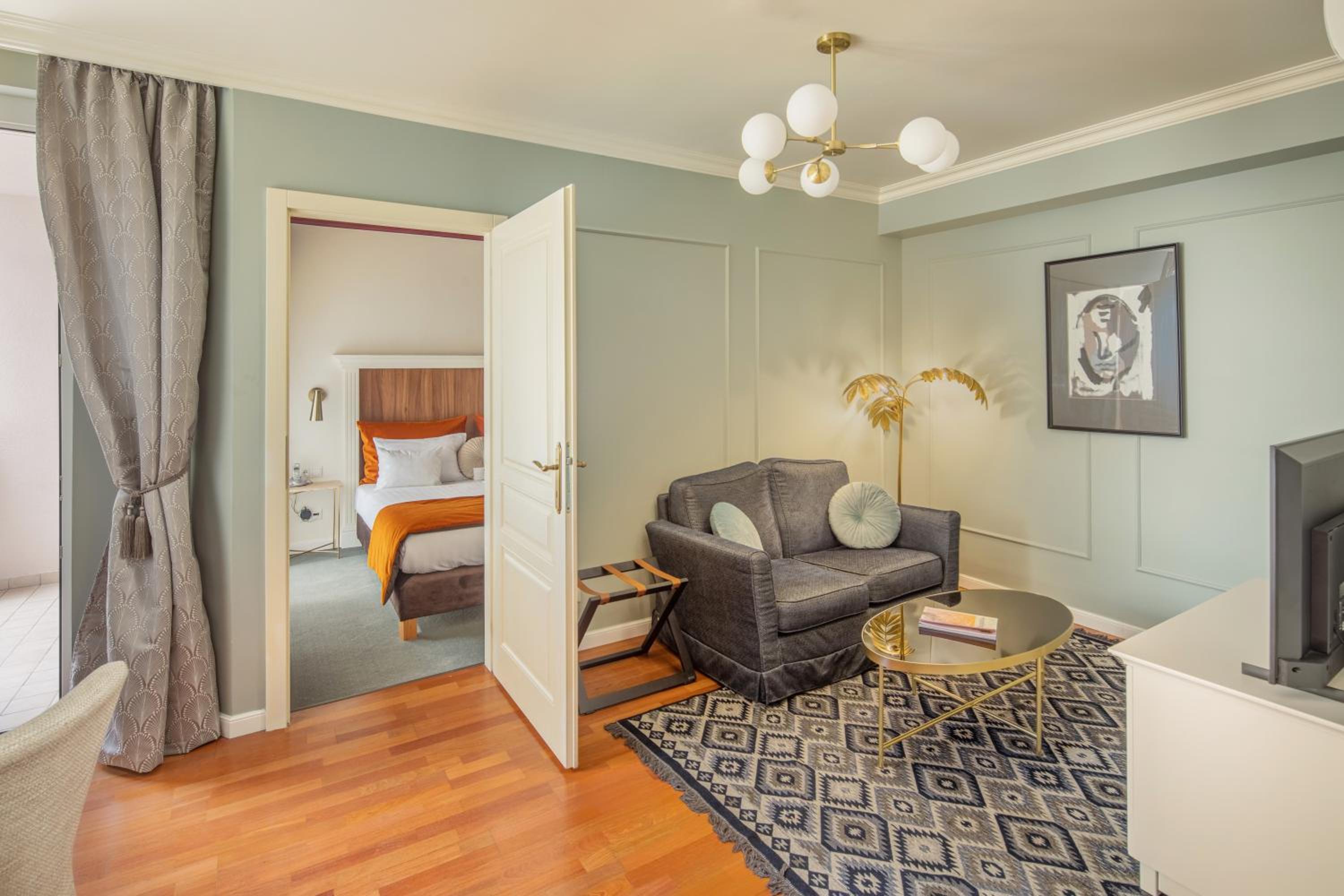 Superior King Suite - Photo 14