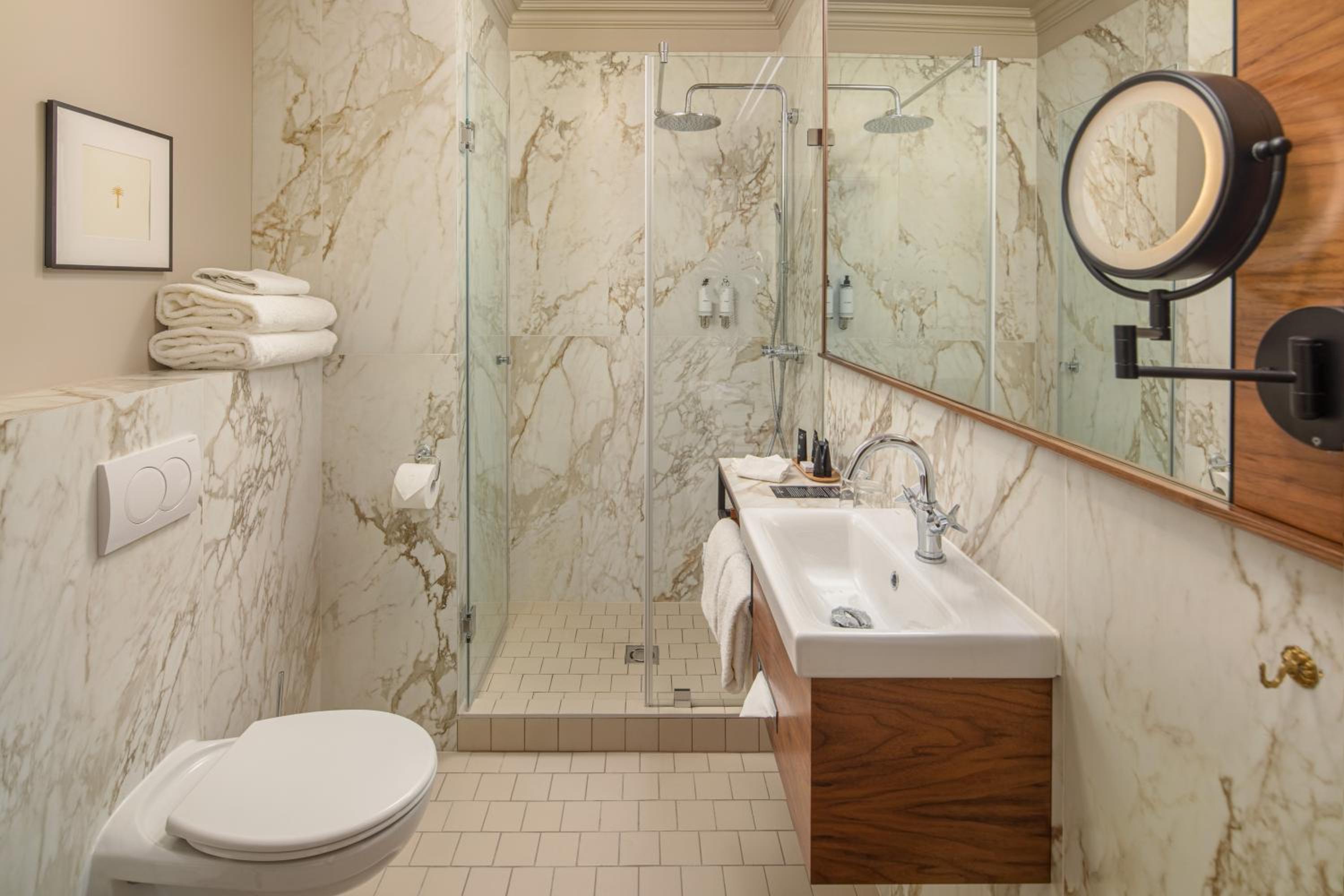 Superior King Suite - Photo 6