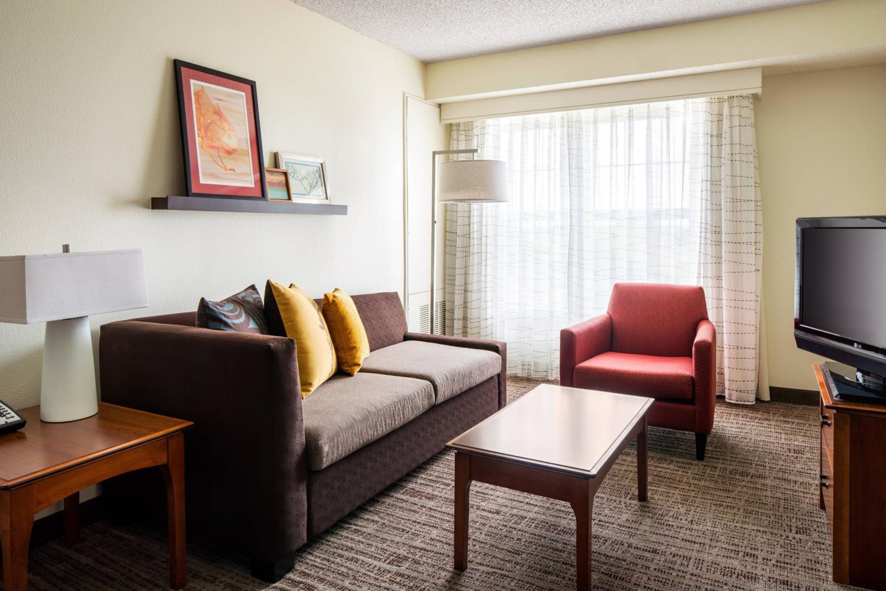 Two-Bedroom Queen Suite - Photo 4