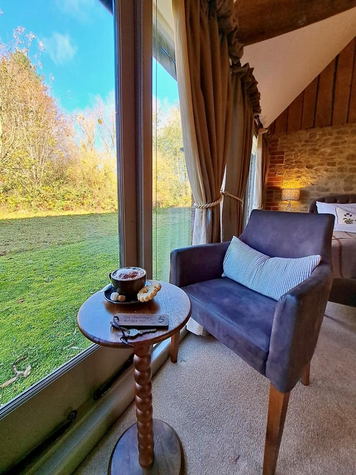 Deluxe Room - Photo 9