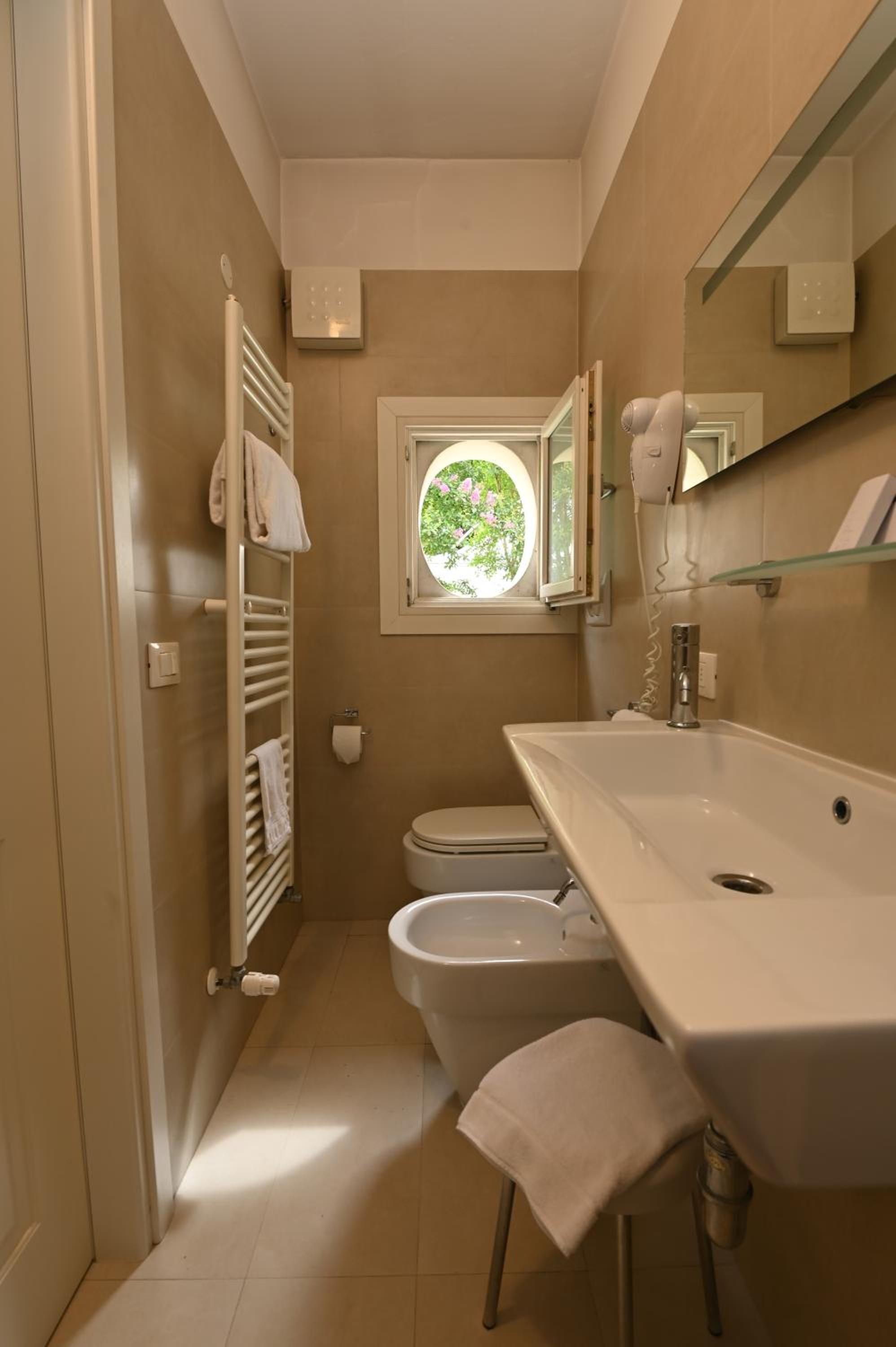 Single Room - Photo 5