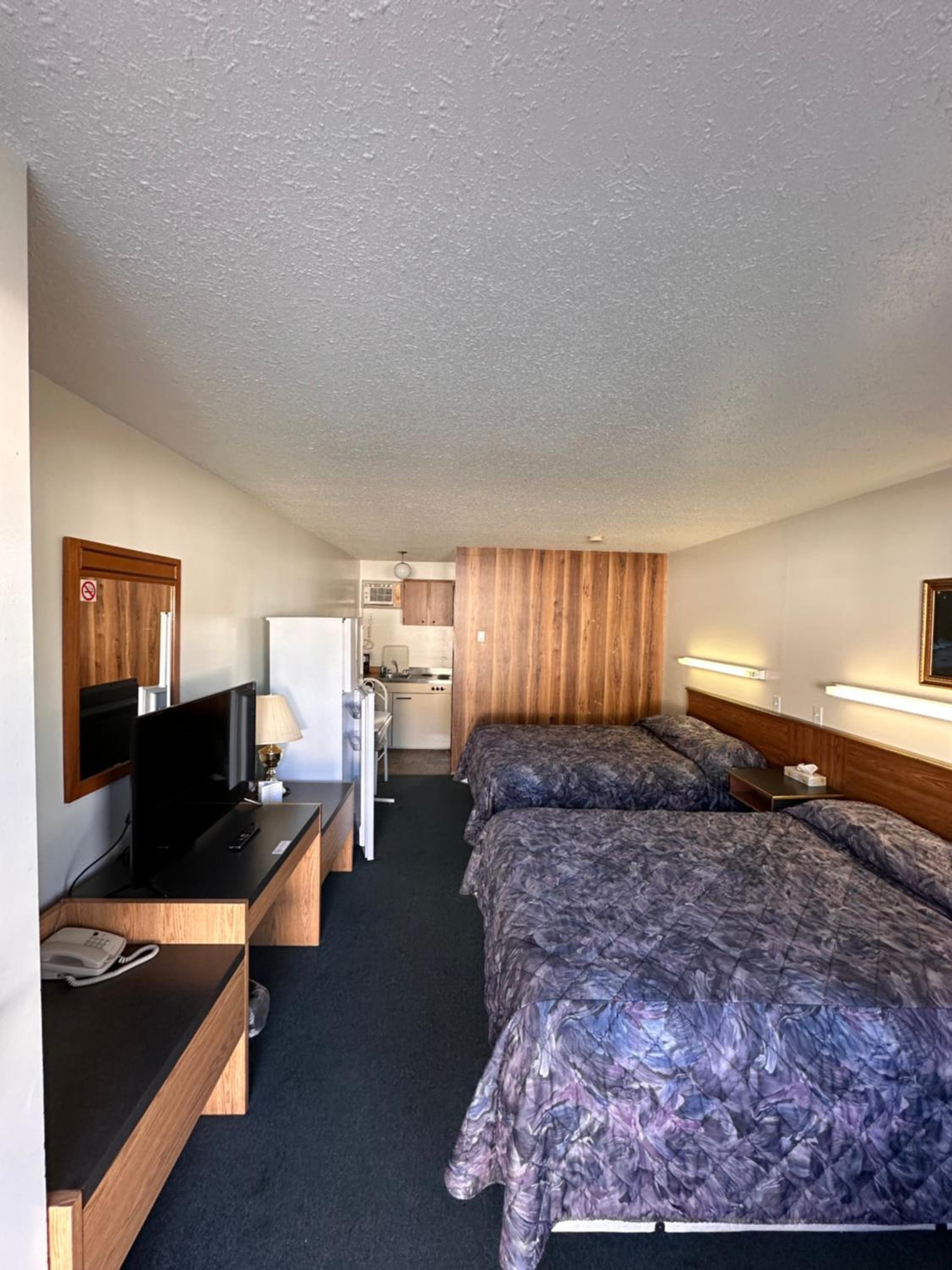 Deluxe Queen Room with Two Queen Beds - Non-Smoking