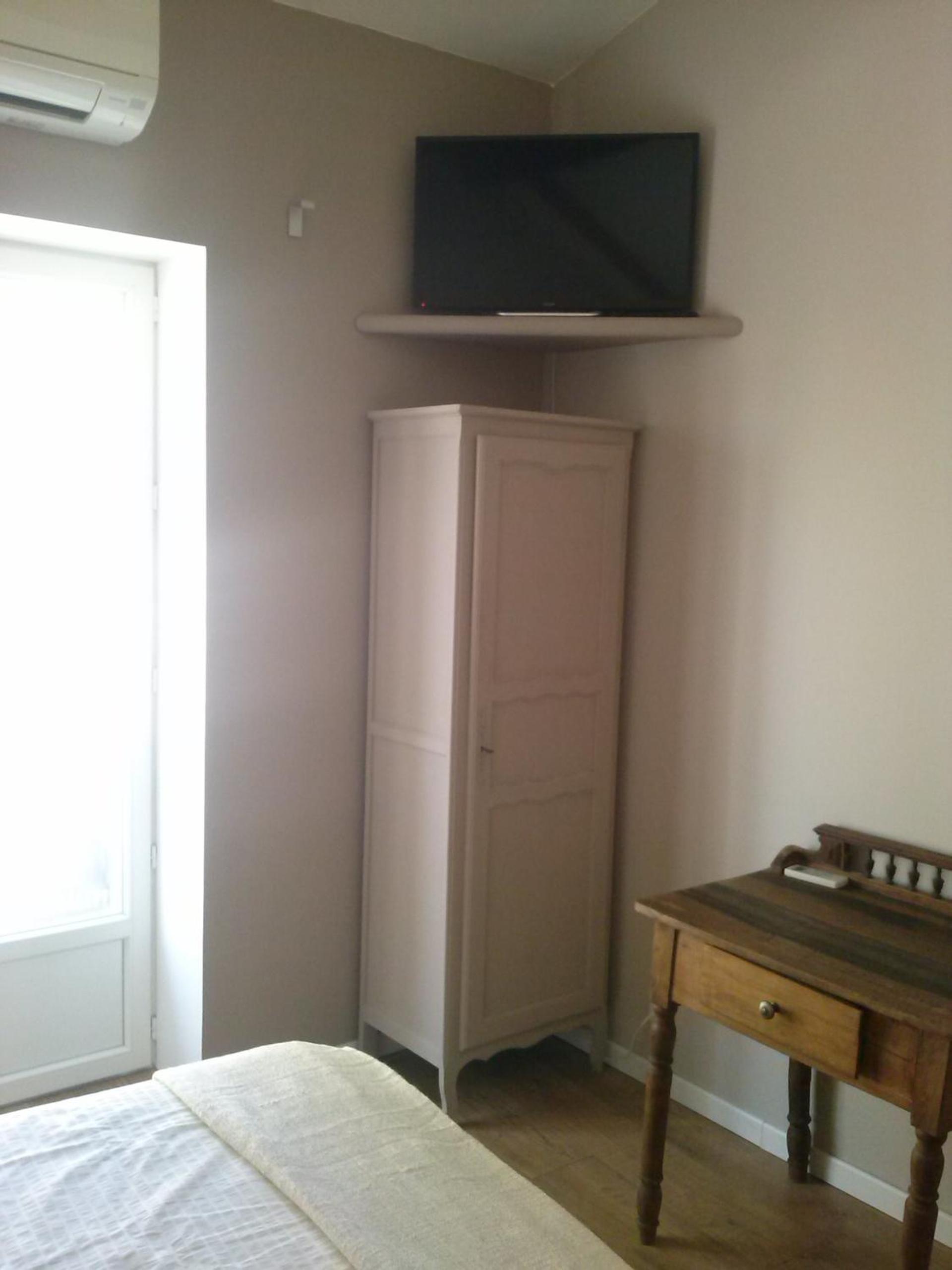 Double Room - Photo 6