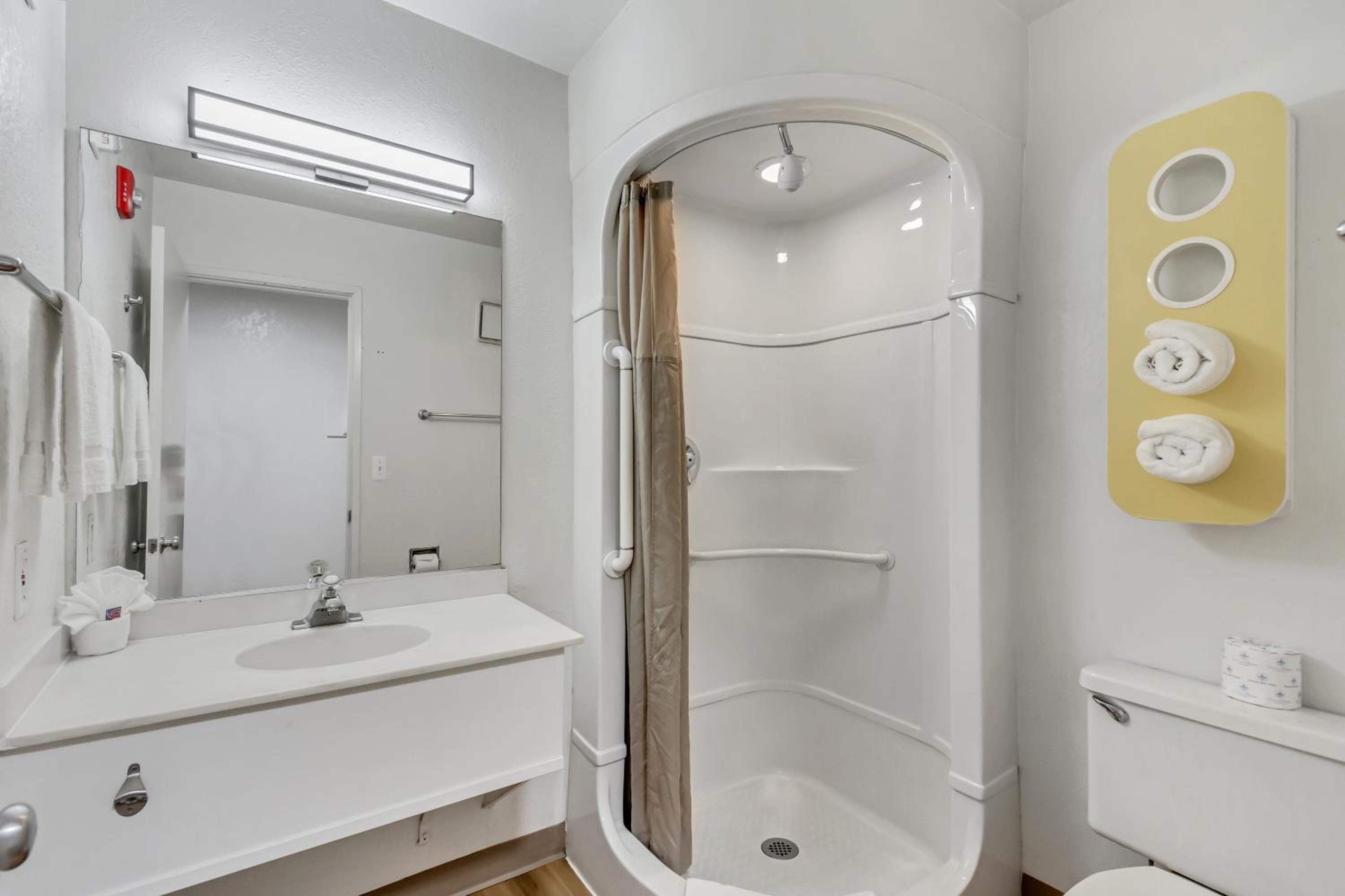 Double Room - Disability Access photo 3