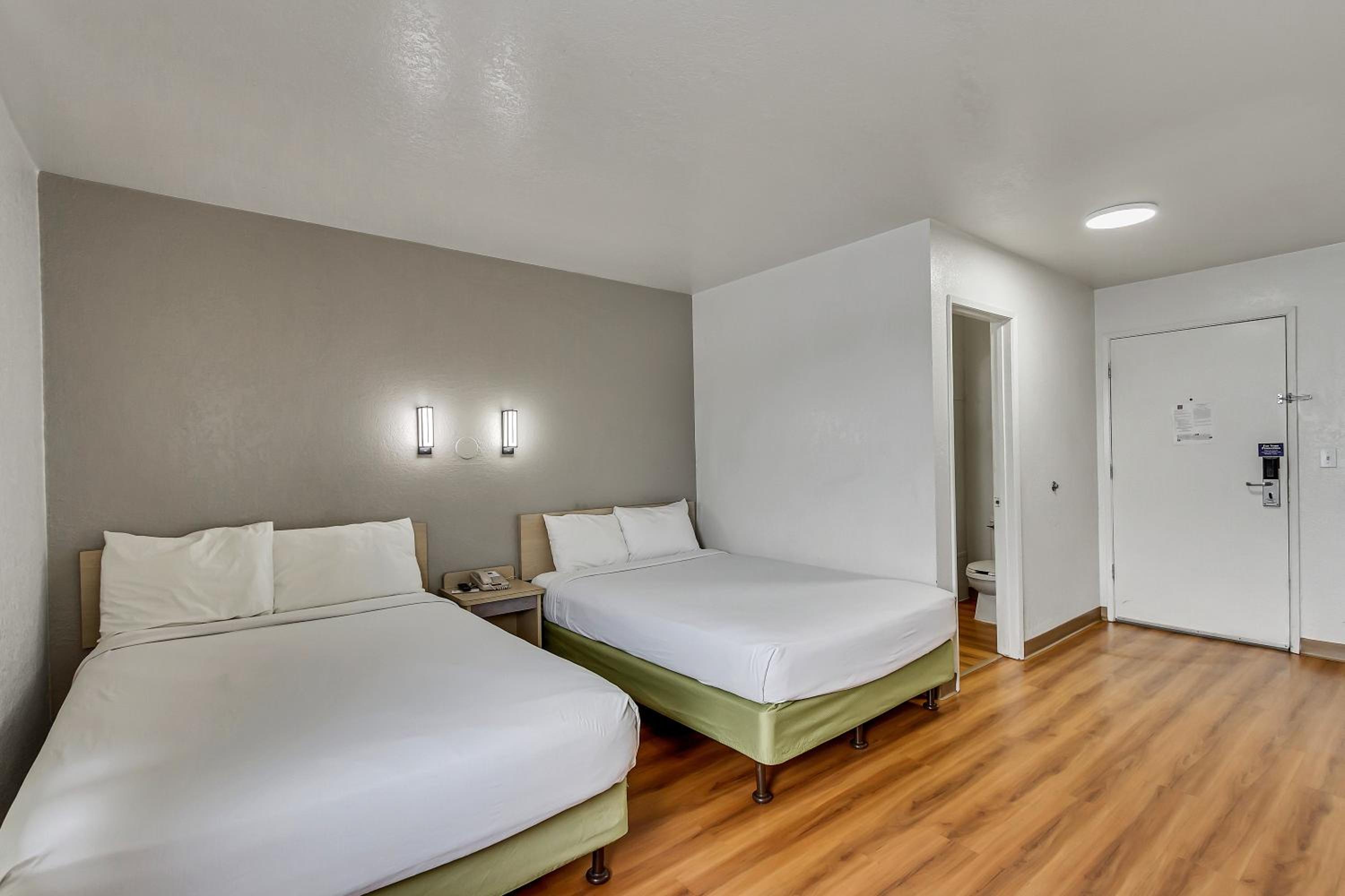 Deluxe Quadruple Room - Non-Smoking