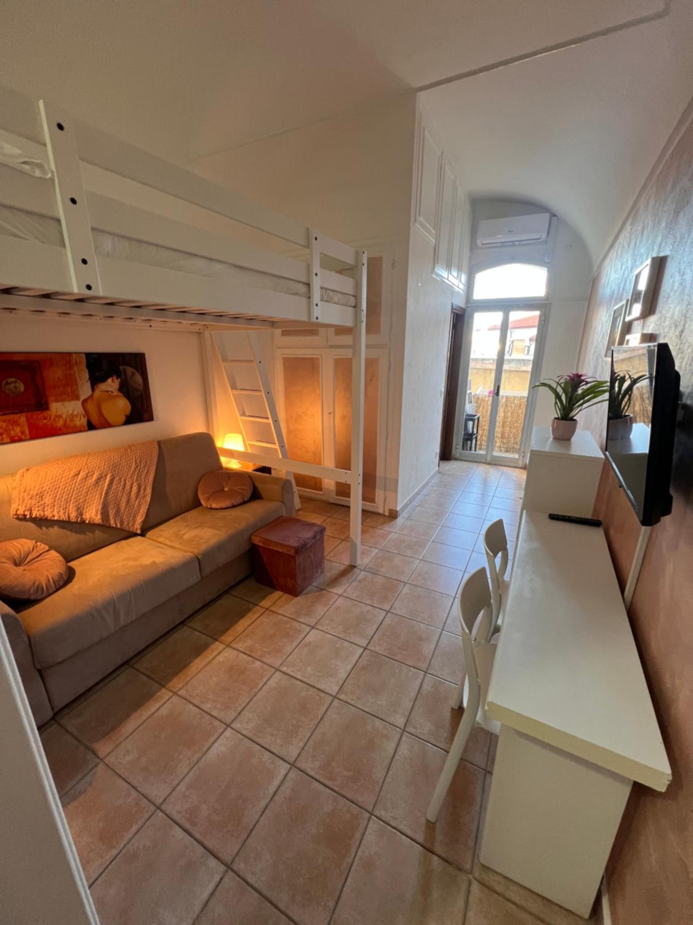 One-Bedroom Apartment