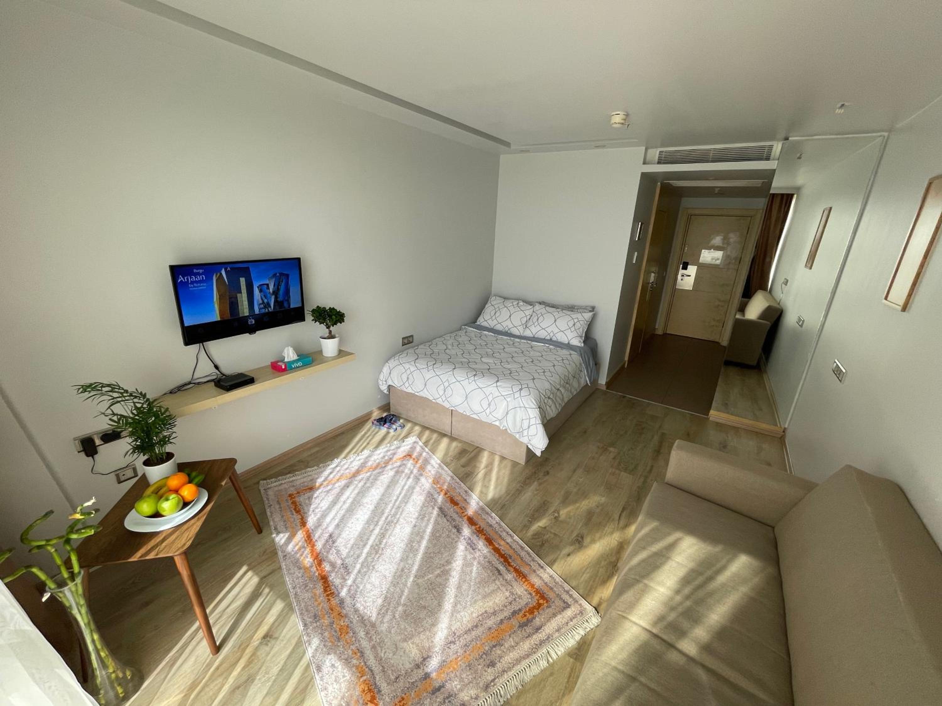 Studio Apartment photo 1