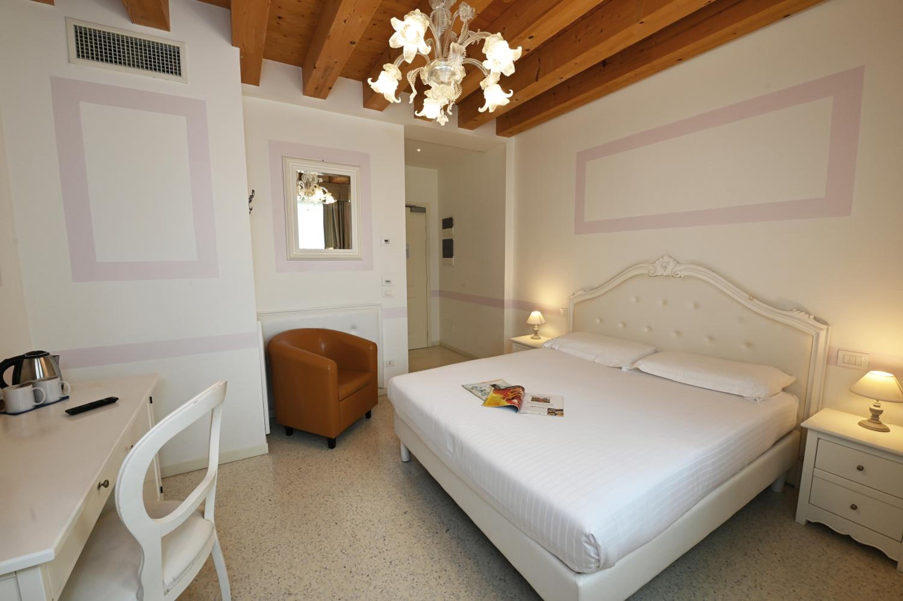 Superior Double Room with Garden View - Photo 2