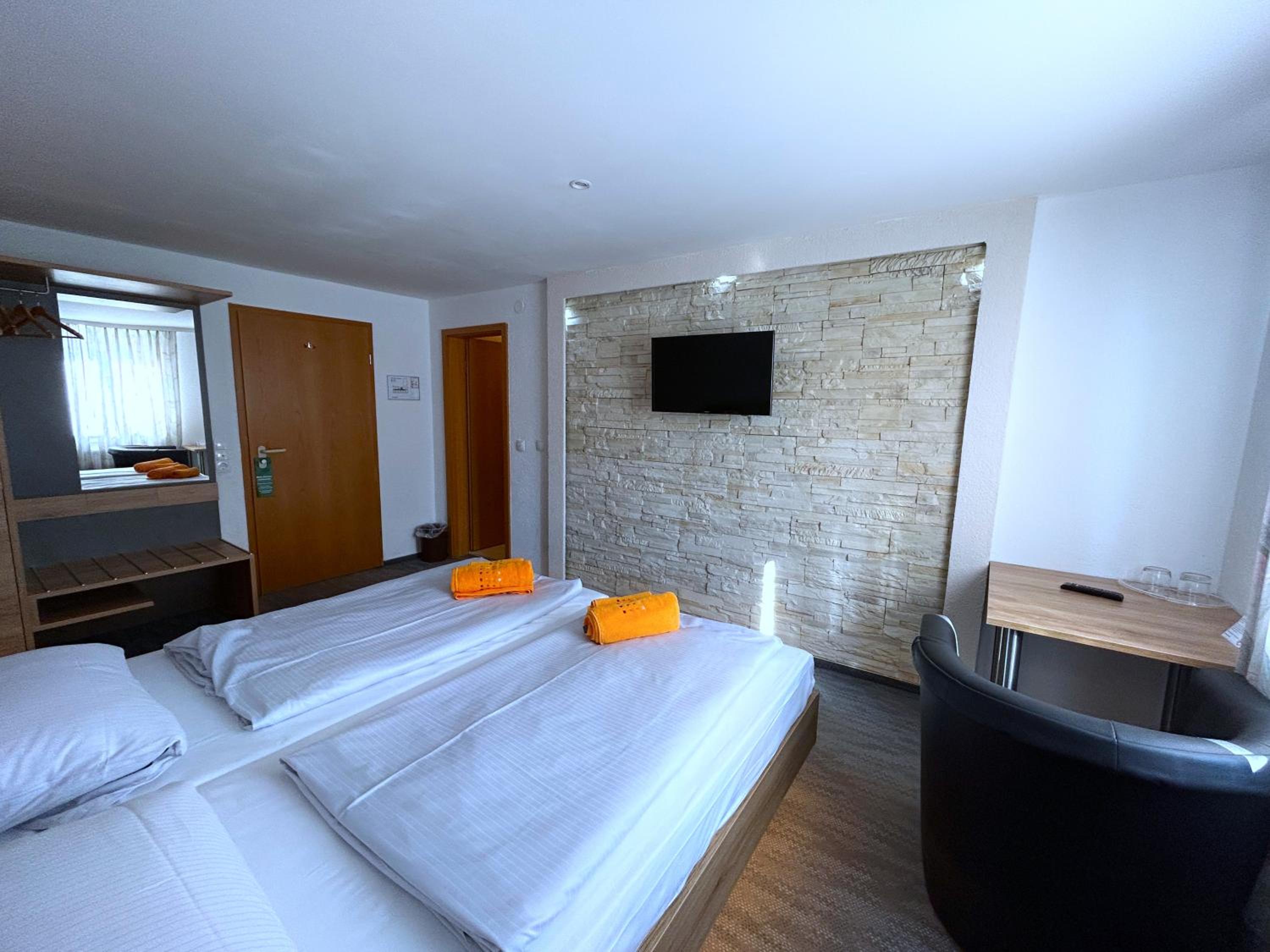 Double Room with Private Bathroom photo 2