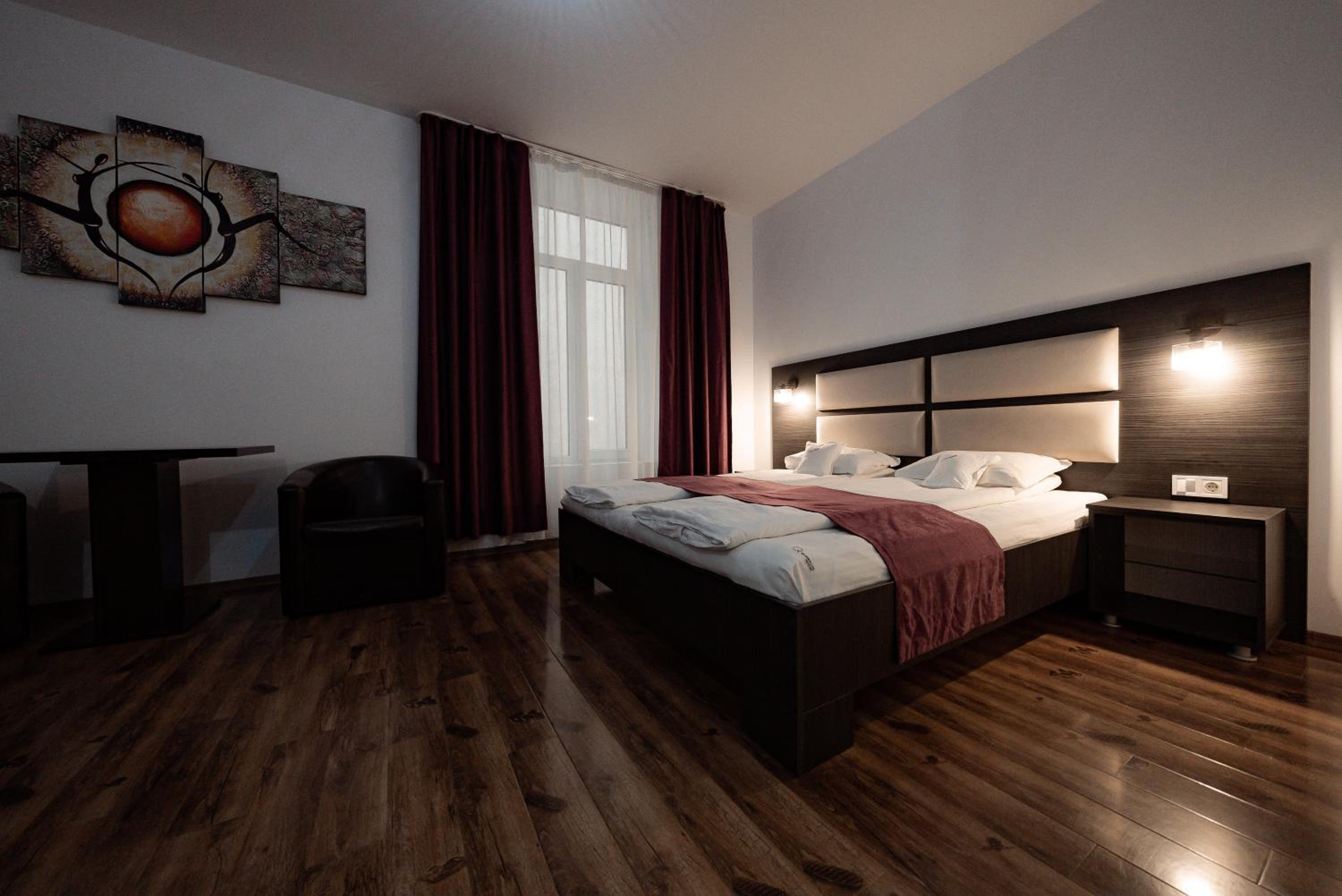 Large Double Room photo 3
