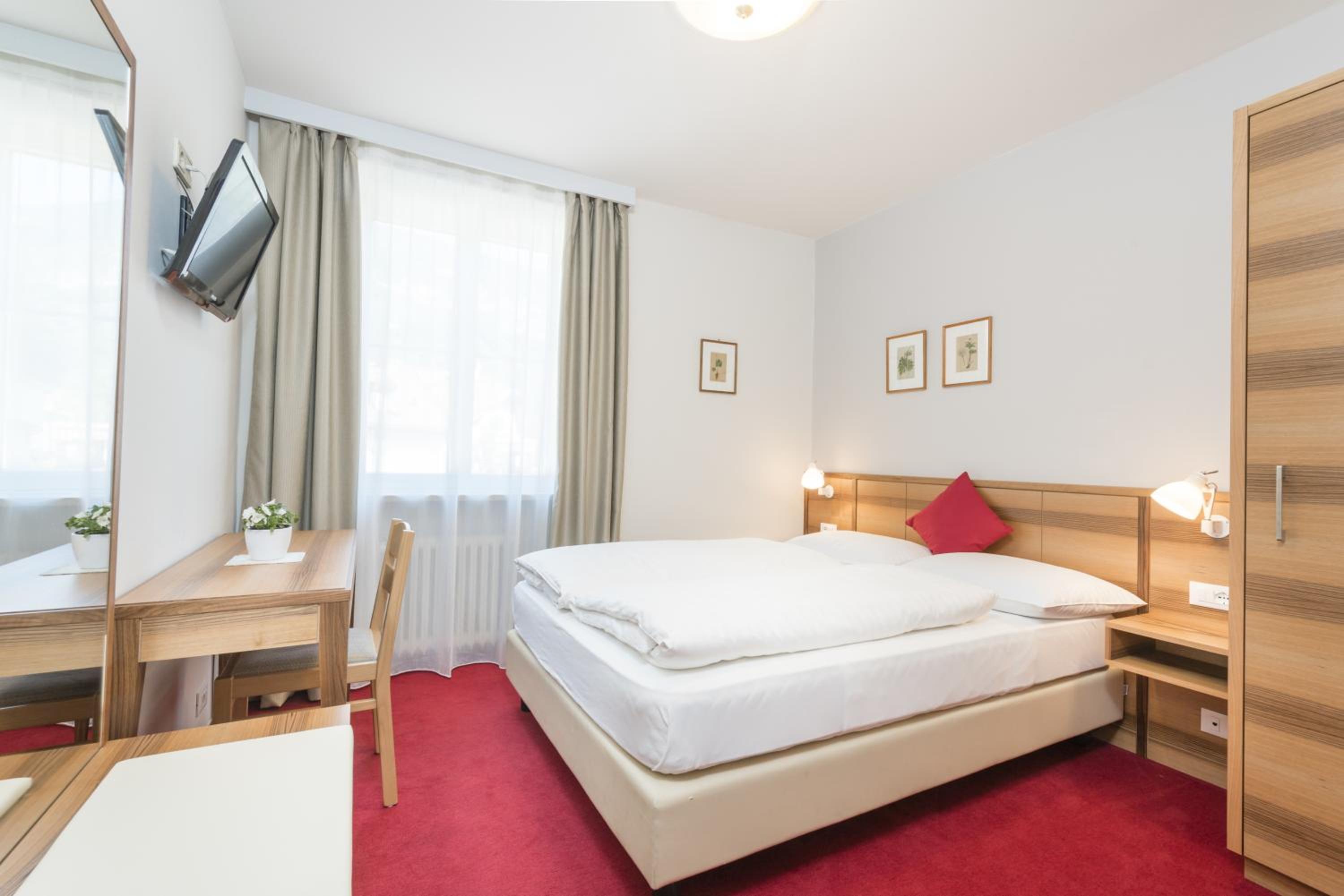 Double Room with Small Double Bed - Photo 1