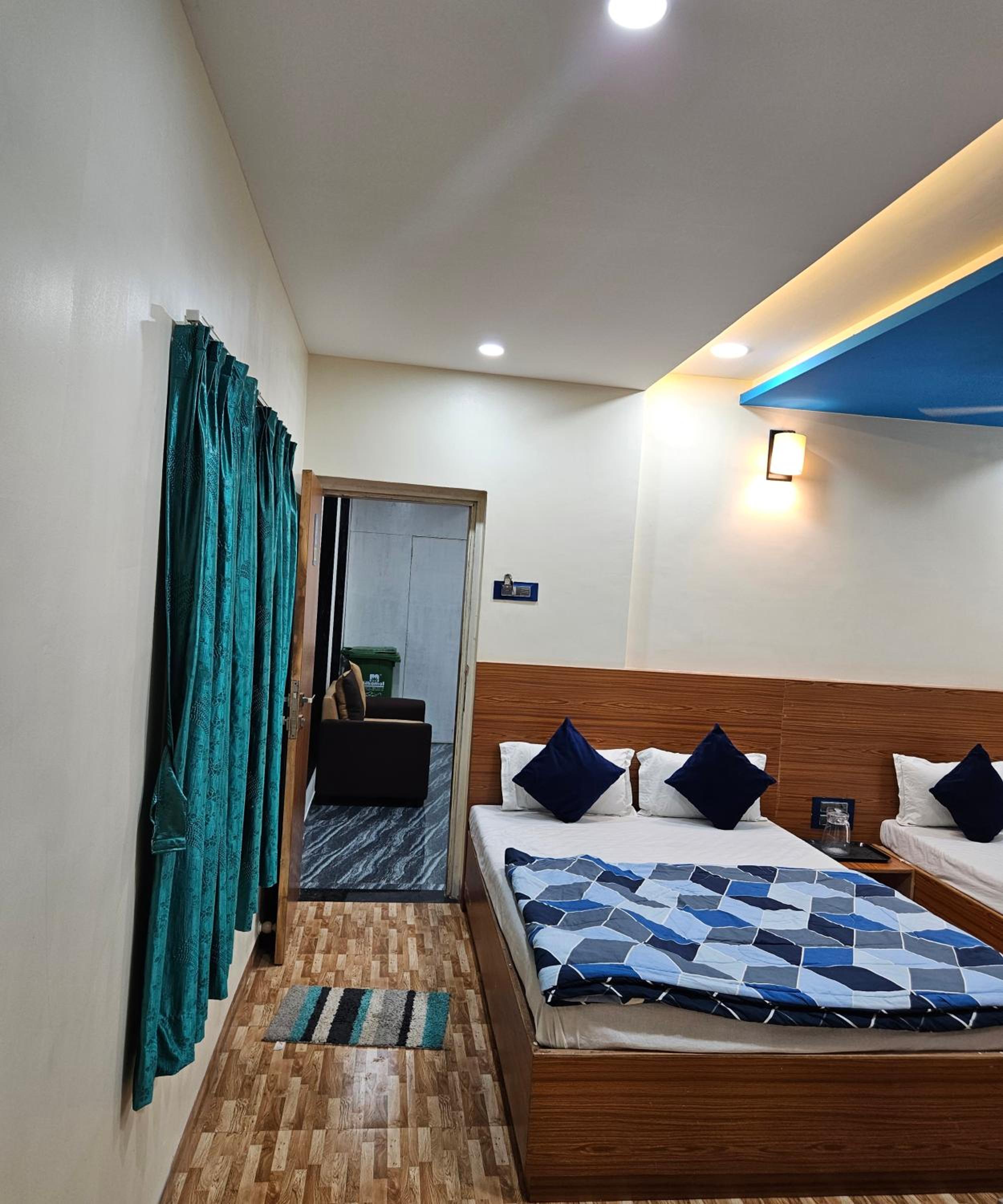 Economy Quadruple Room - Photo 5