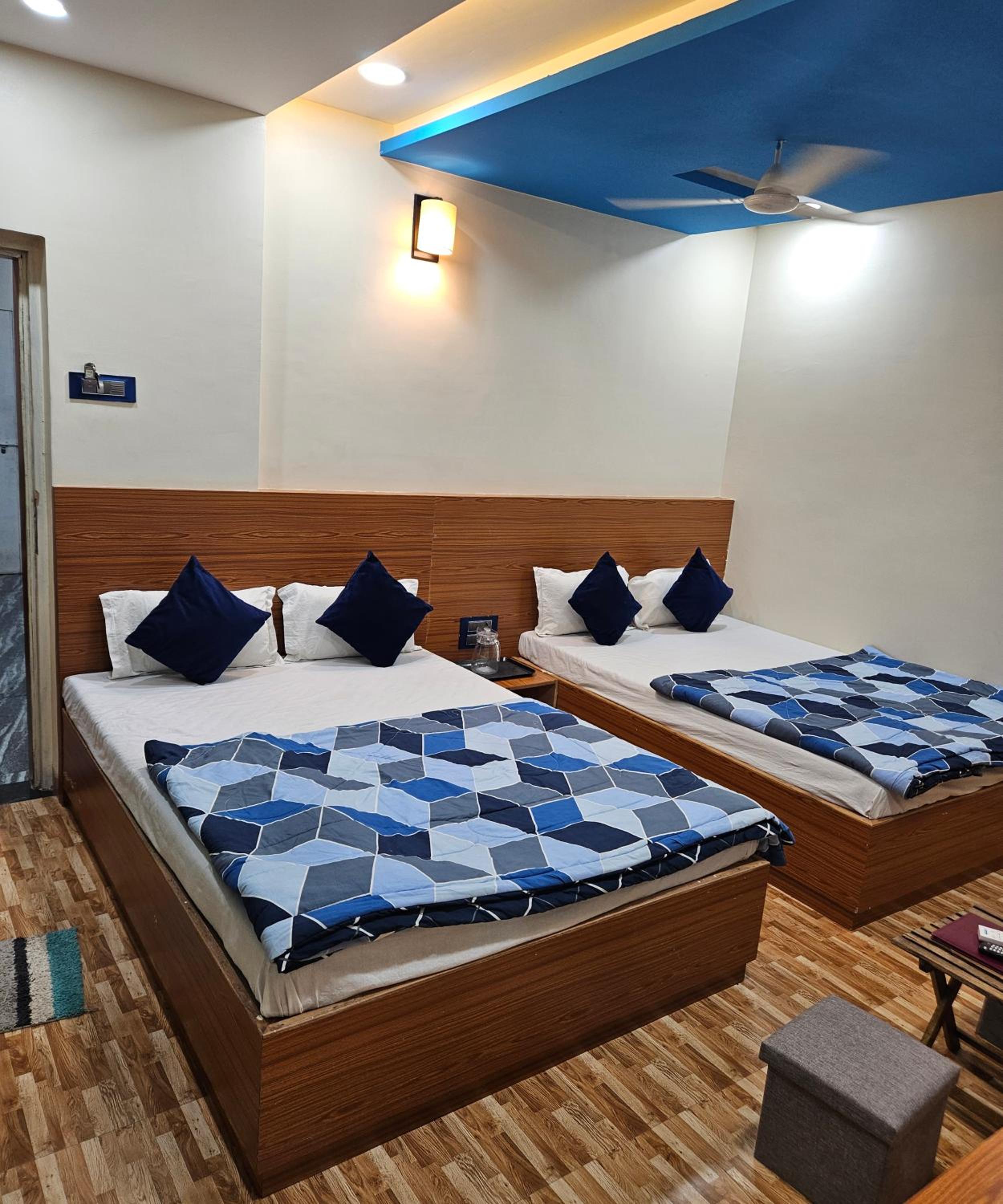 Economy Quadruple Room - Photo 6