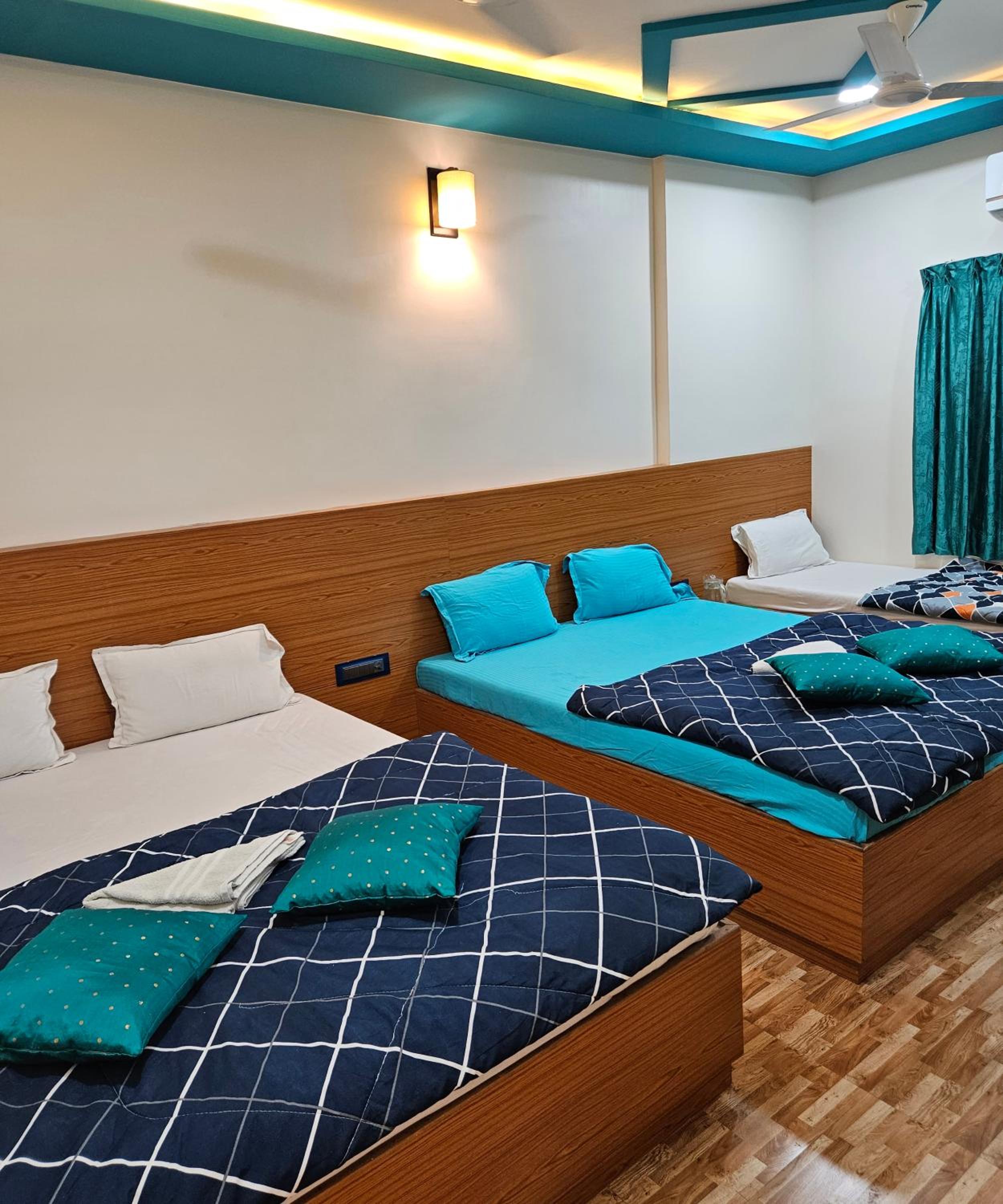 Deluxe Family Suite - Photo 1