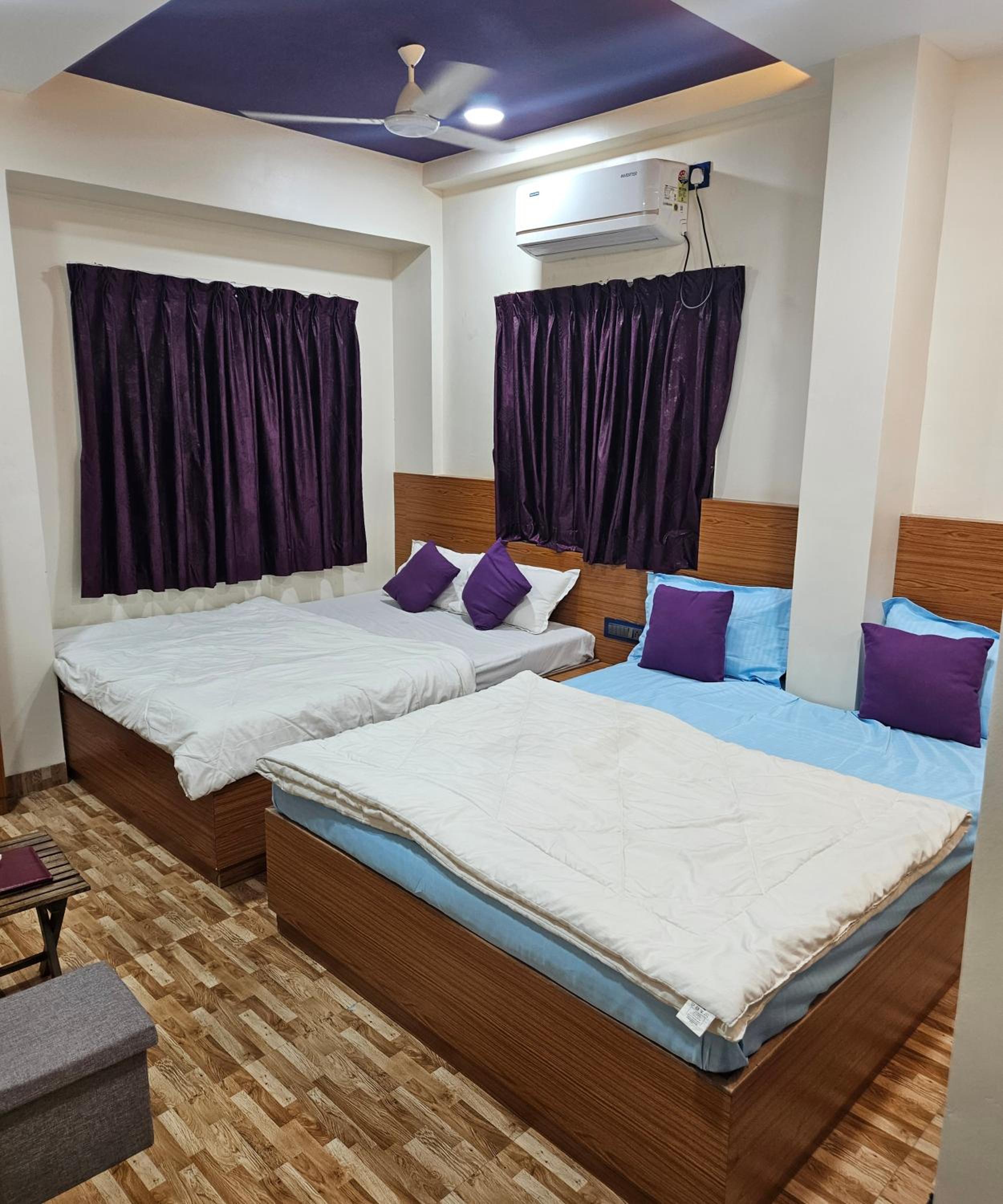 Economy Quadruple Room - Photo 12