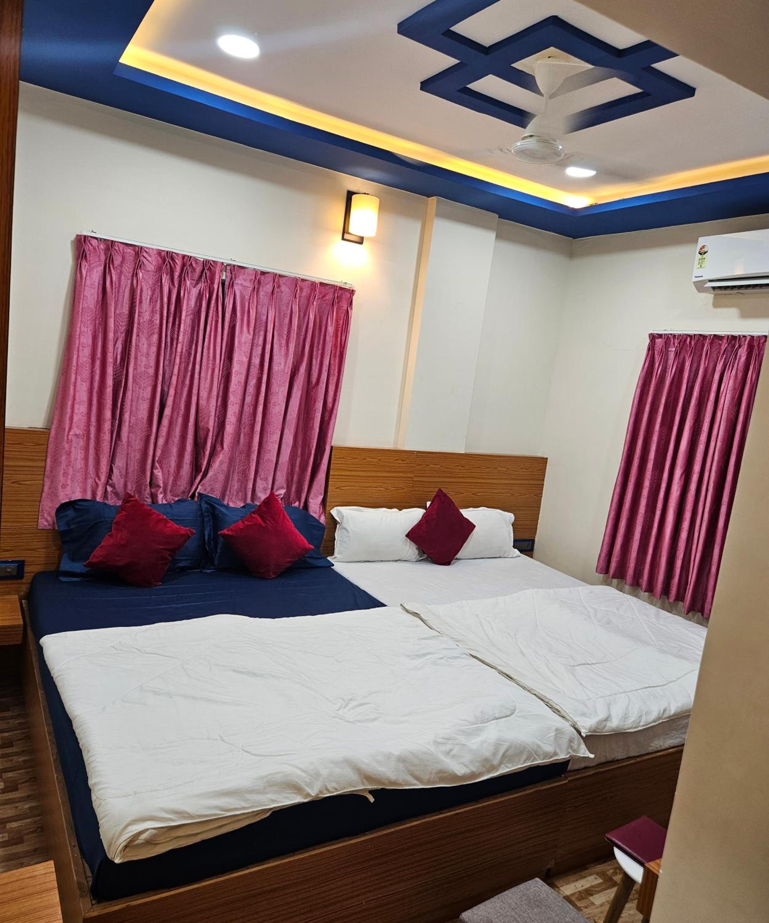 Economy Quadruple Room - Photo 15