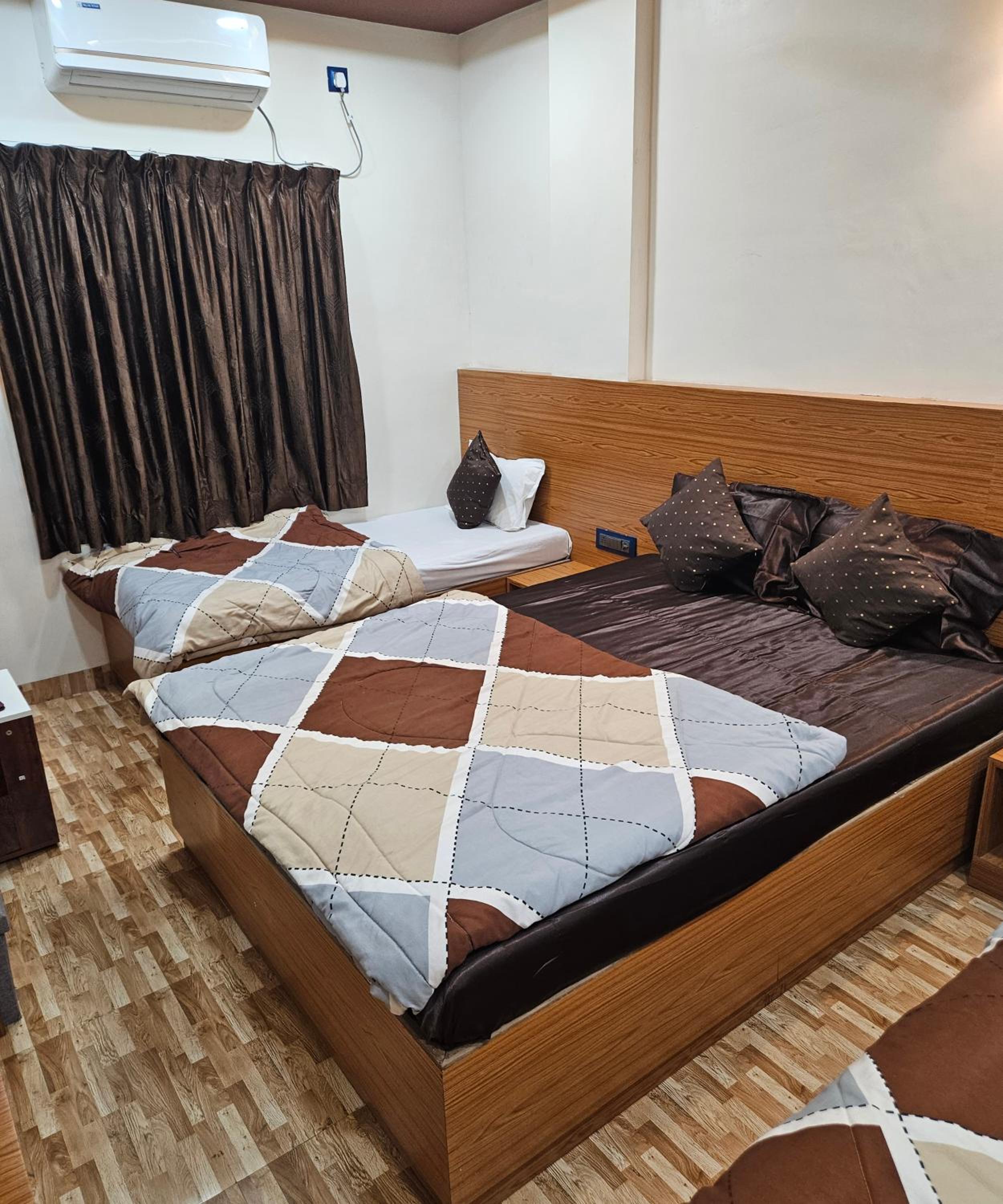 Economy Quadruple Room - Photo 56