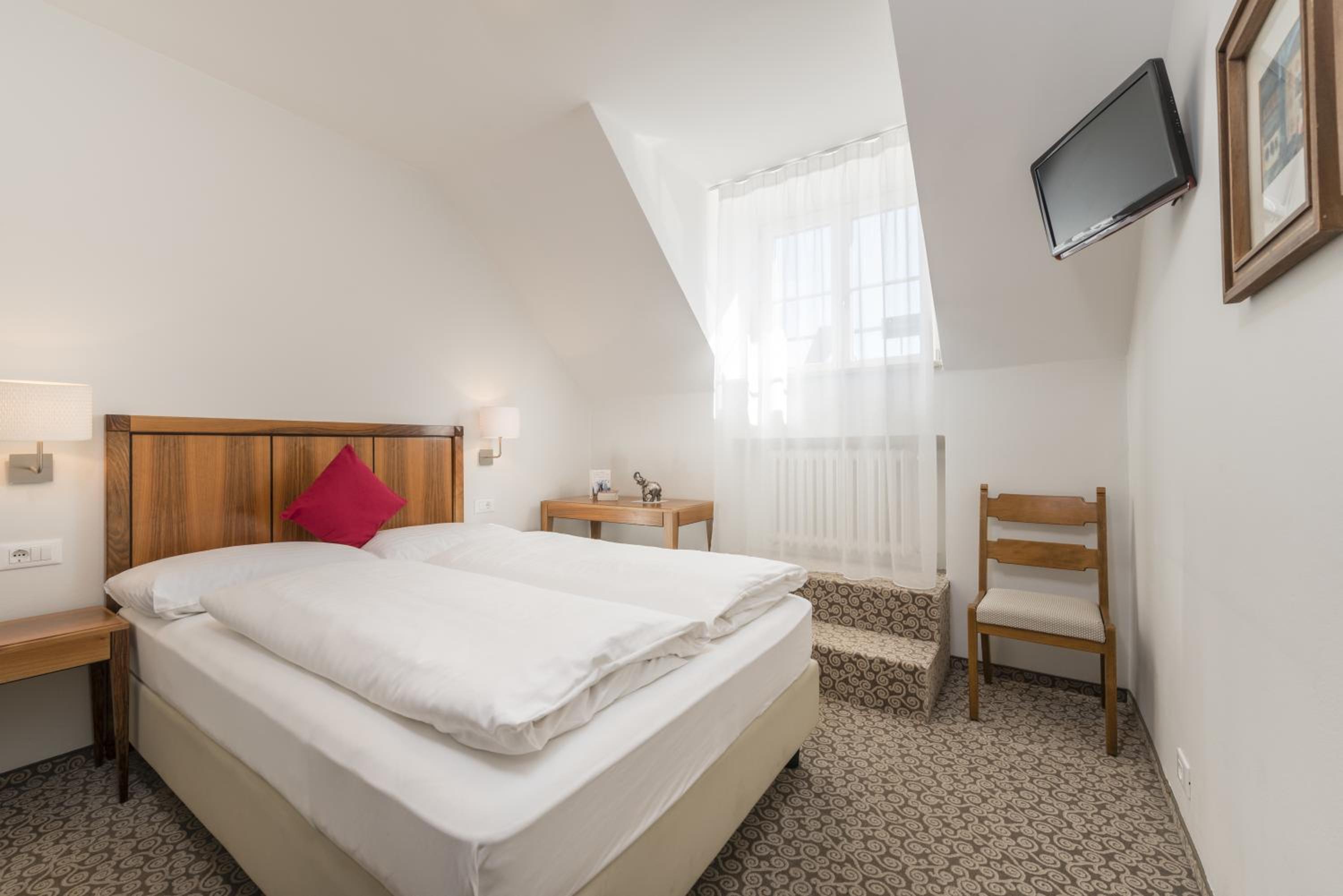 Double Room with Small Double Bed - Photo 5