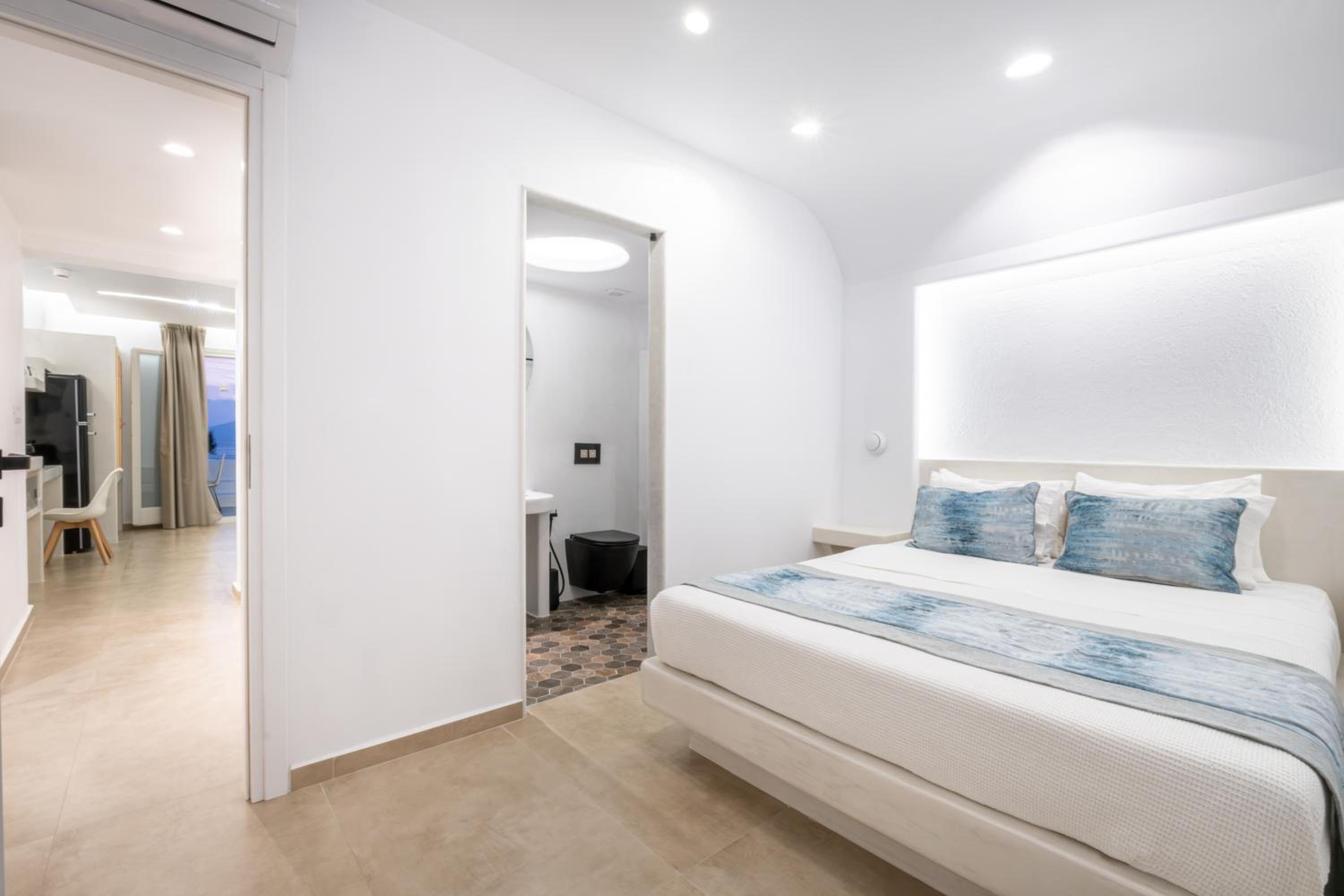 Elite Suite with Outdoor Jacuzzi & Sea View
