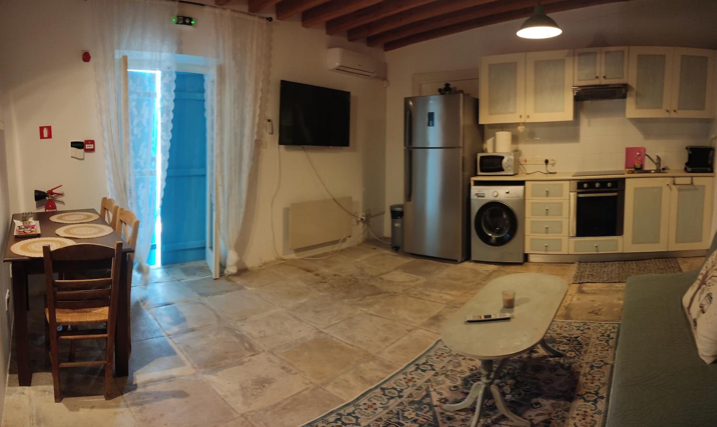 One-Bedroom House - Photo 12