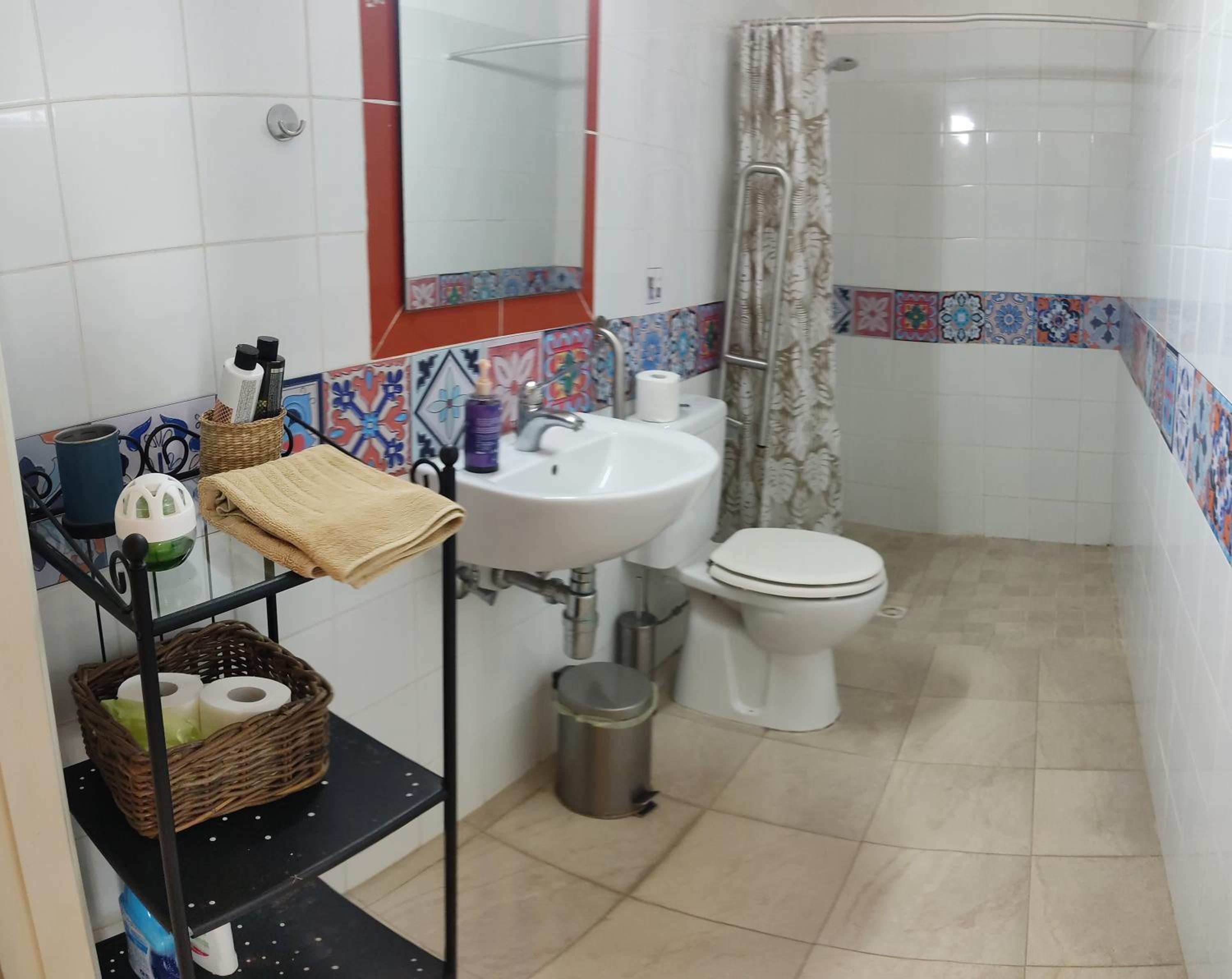 One-Bedroom House - Photo 13