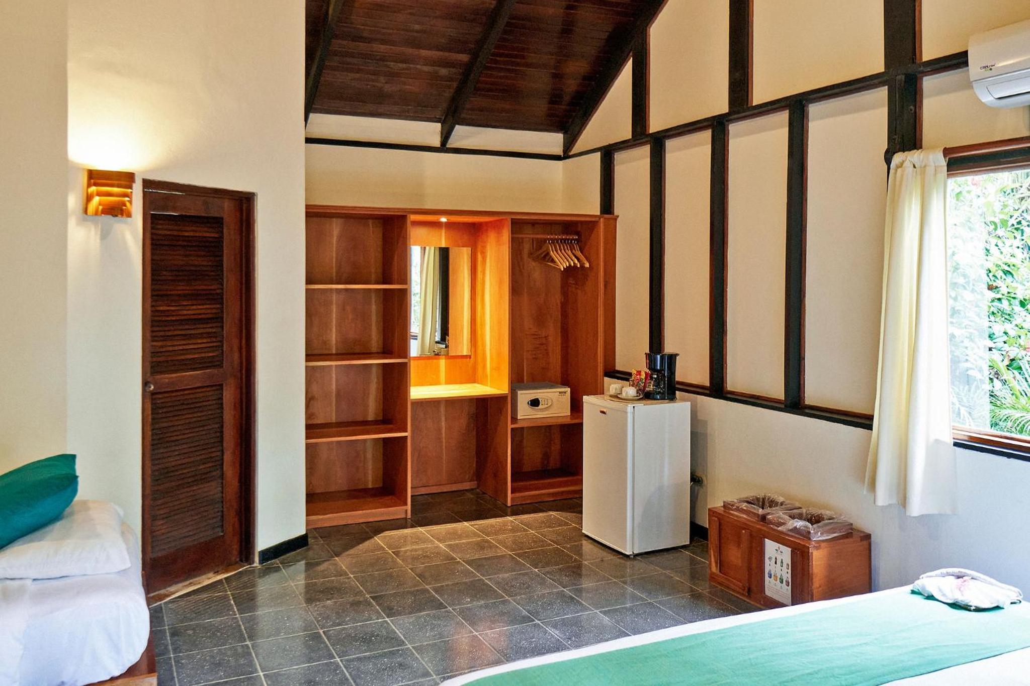 Bungalow with Garden View photo 3