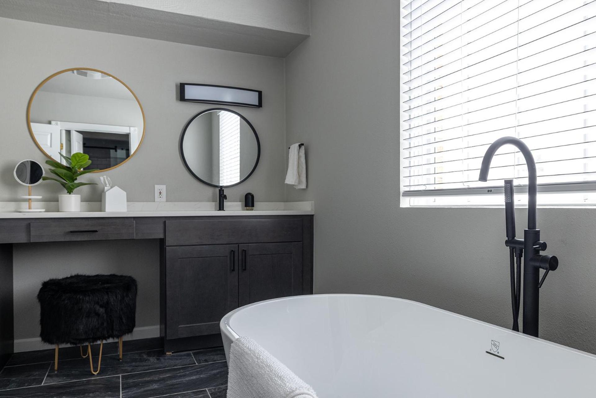 Deluxe Suite - Photo 16