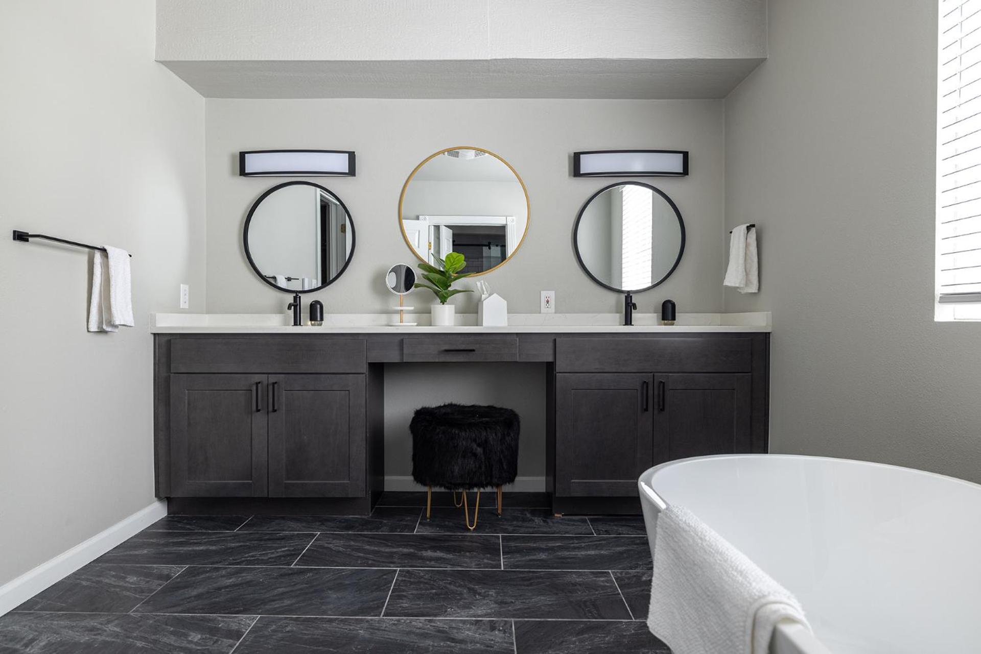 Deluxe Suite - Photo 17