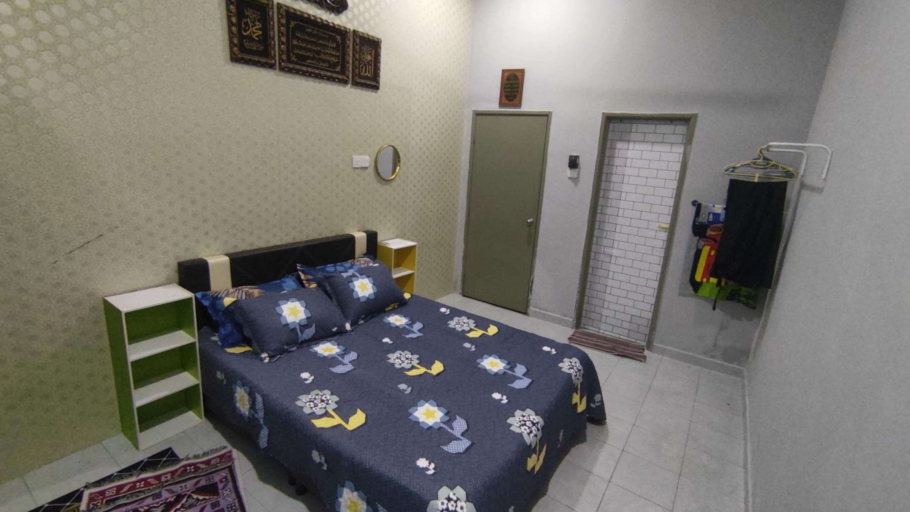 Three-Bedroom House photo 1