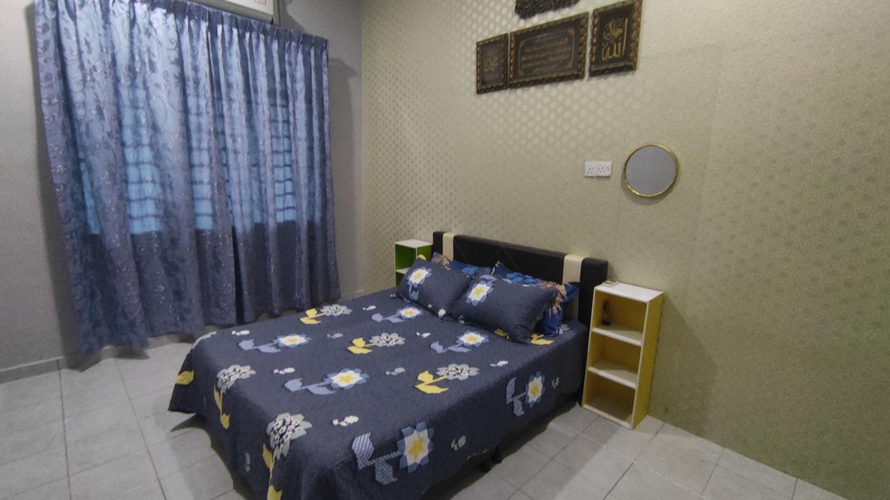 Three-Bedroom House photo 3