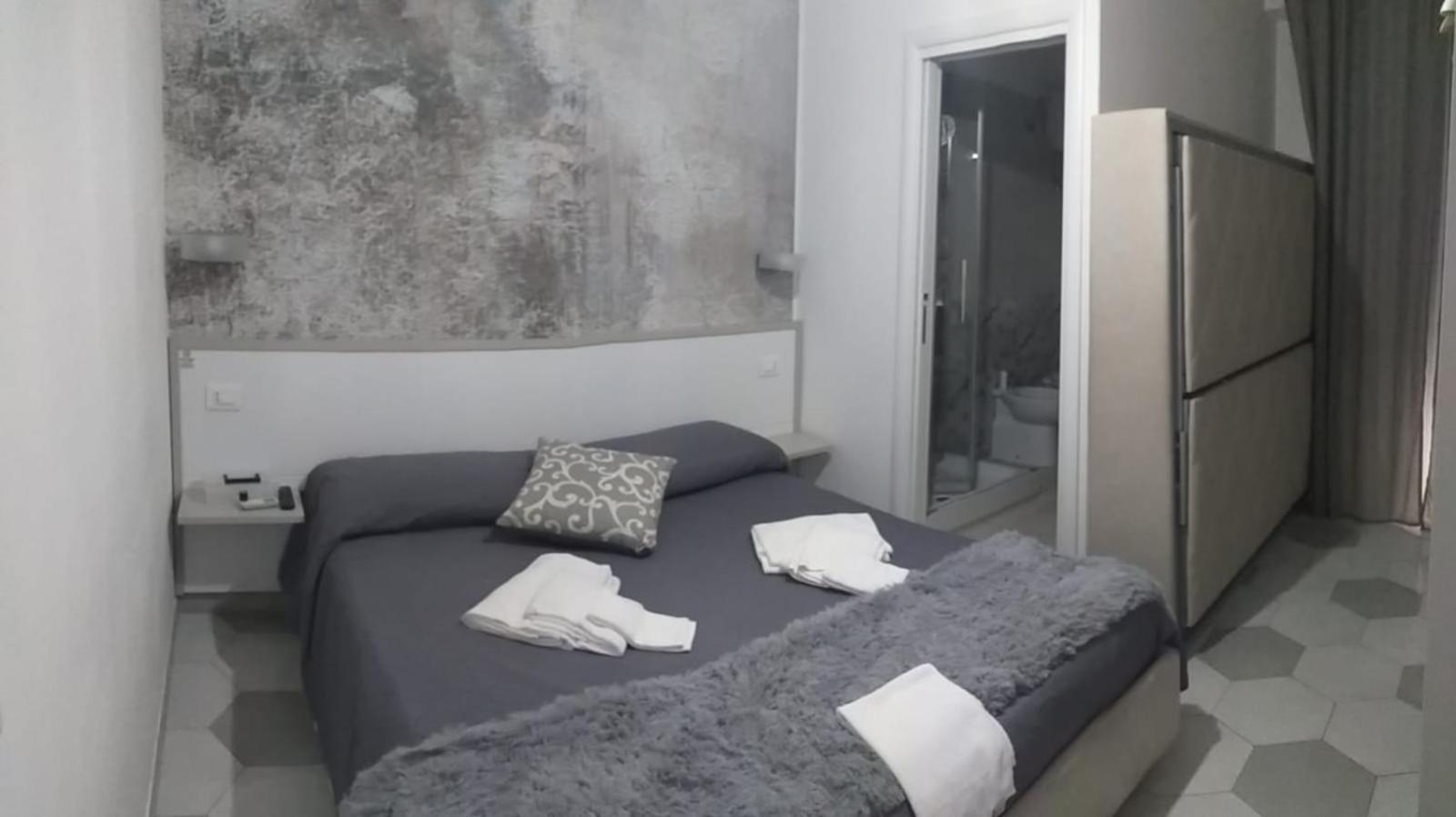 Double Room - Photo 21