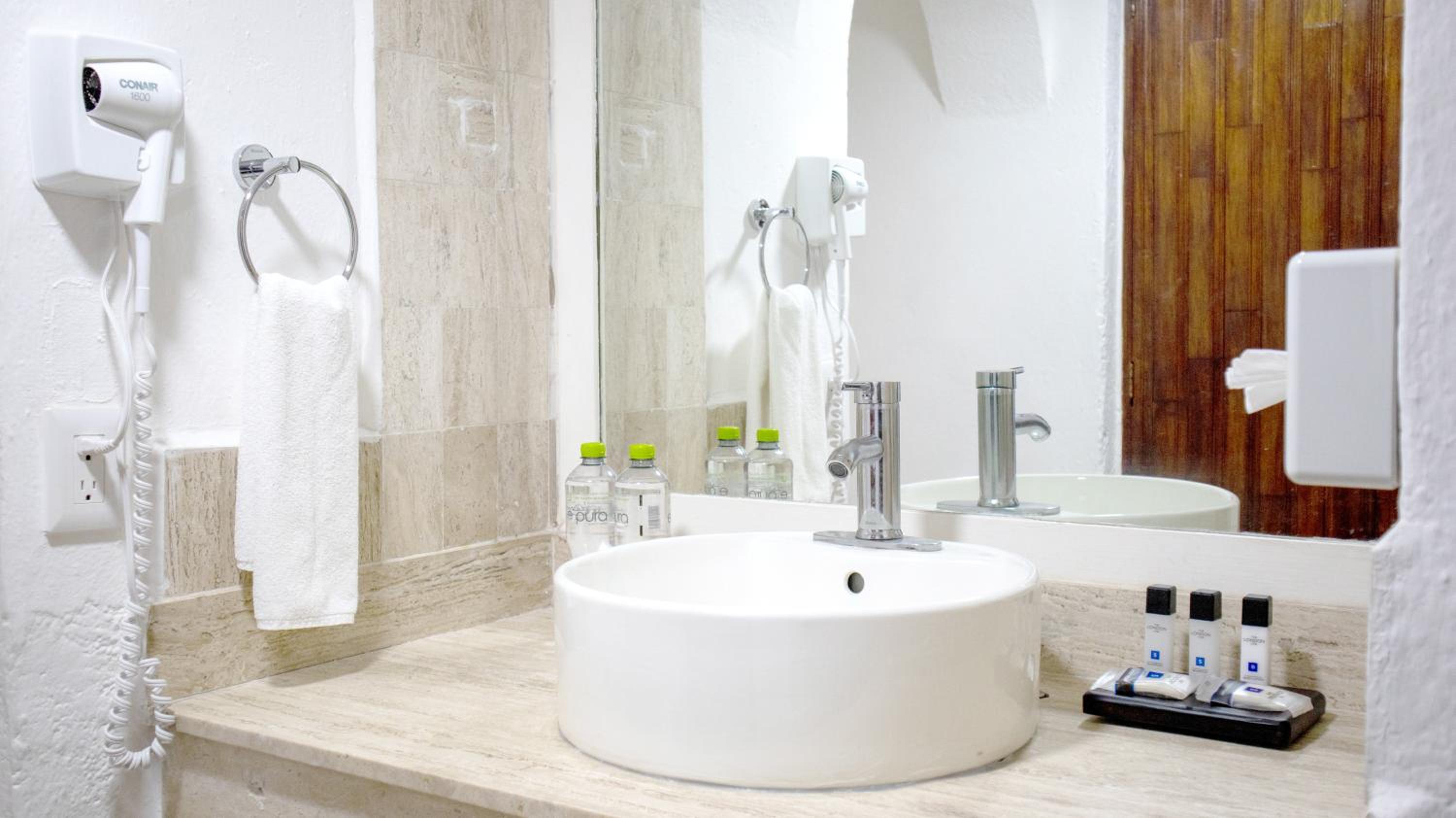 Double Room with Two Double Beds photo 2